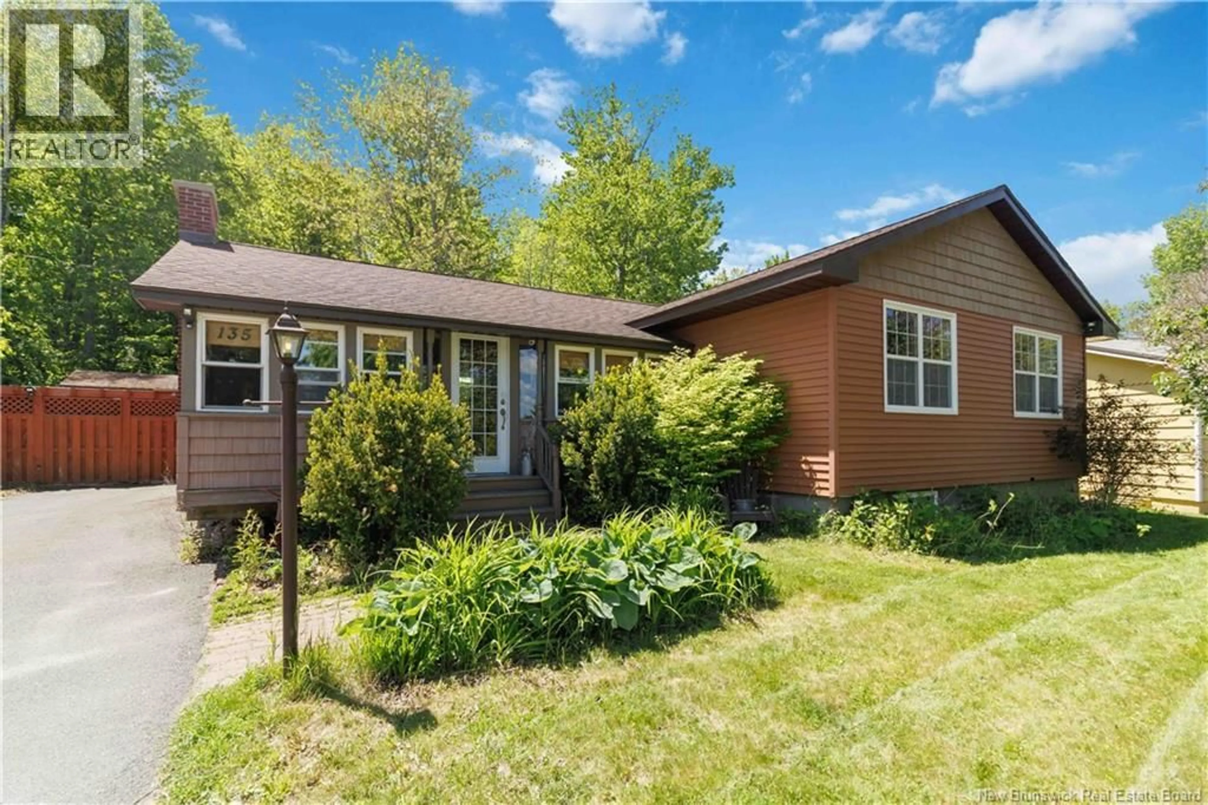Home with vinyl exterior material, unknown for 135 BEECHWOOD CRESCENT, Fredericton New Brunswick E3B2S9