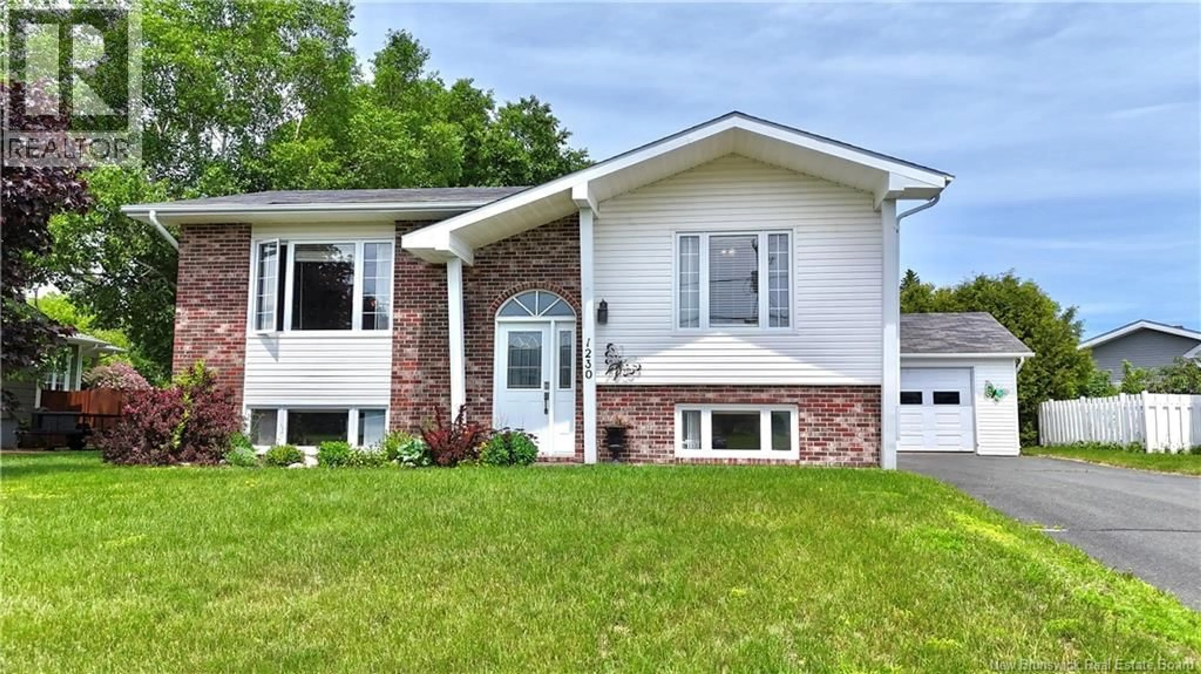 Home with vinyl exterior material, street for 1230 OCEAN RIDGE, Bathurst New Brunswick E2A4R7