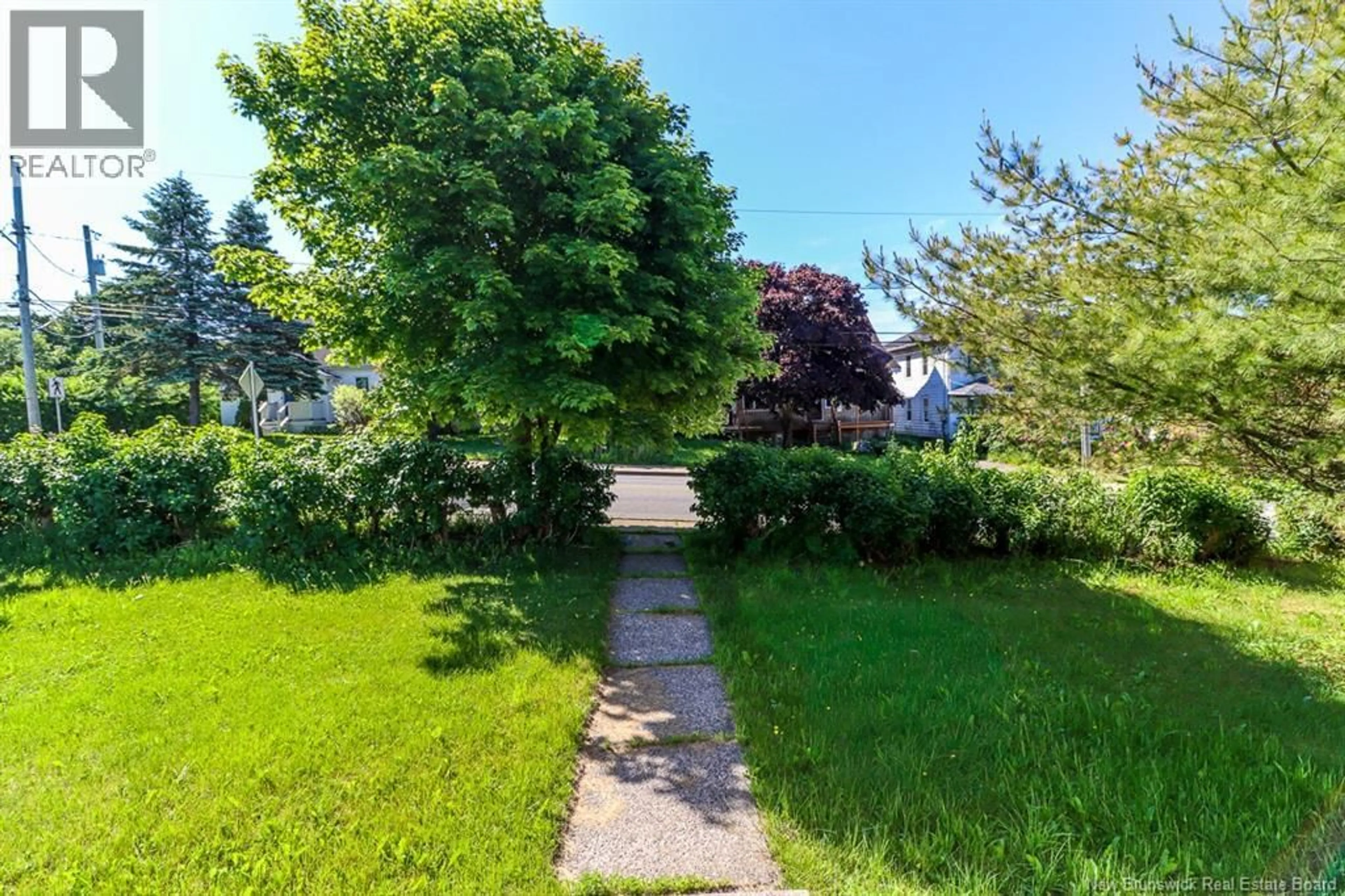Patio, street for 61 MOUNT PLEASANT AVENUE, Saint John New Brunswick E2J1T1
