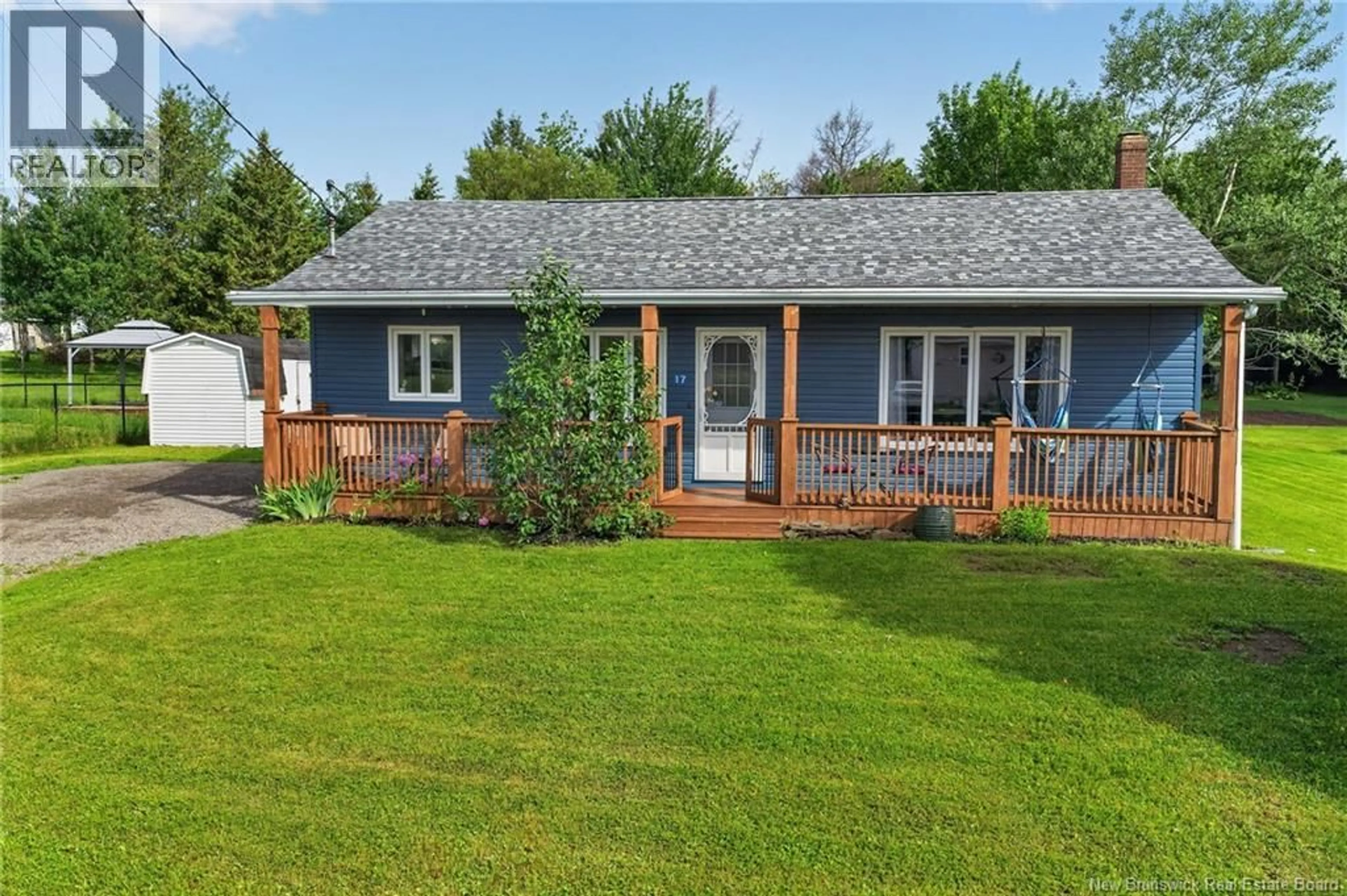 Home with vinyl exterior material, street for 17 LAUZA, Saint-Antoine New Brunswick E4V1J8