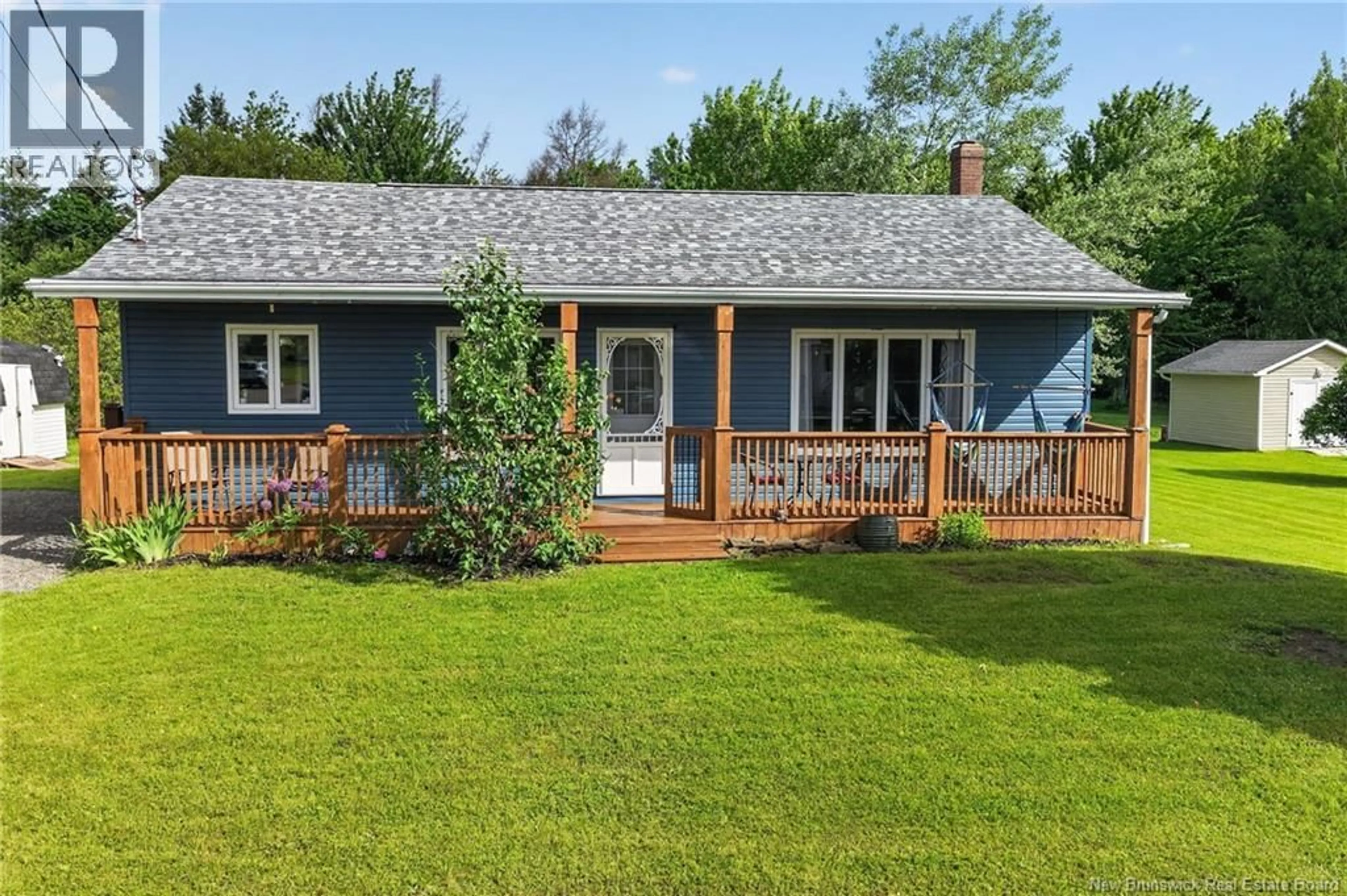 Home with vinyl exterior material, street for 17 LAUZA, Saint-Antoine New Brunswick E4V1J8