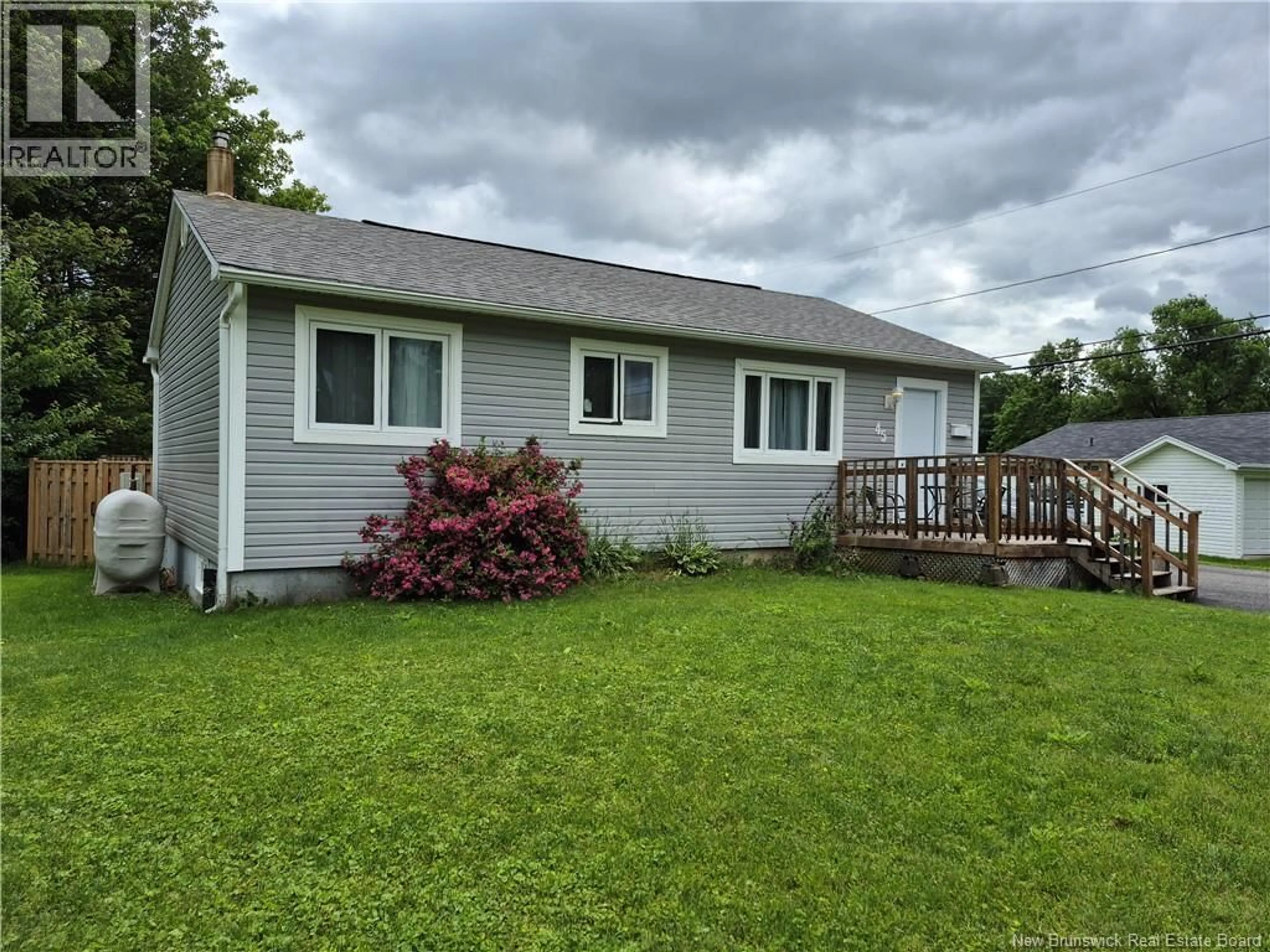 A pic from outside/outdoor area/front of a property/back of a property/a pic from drone, water/lake/river/ocean view for 45 CLEARVIEW AVENUE, Nashwaaksis New Brunswick E3A1J9