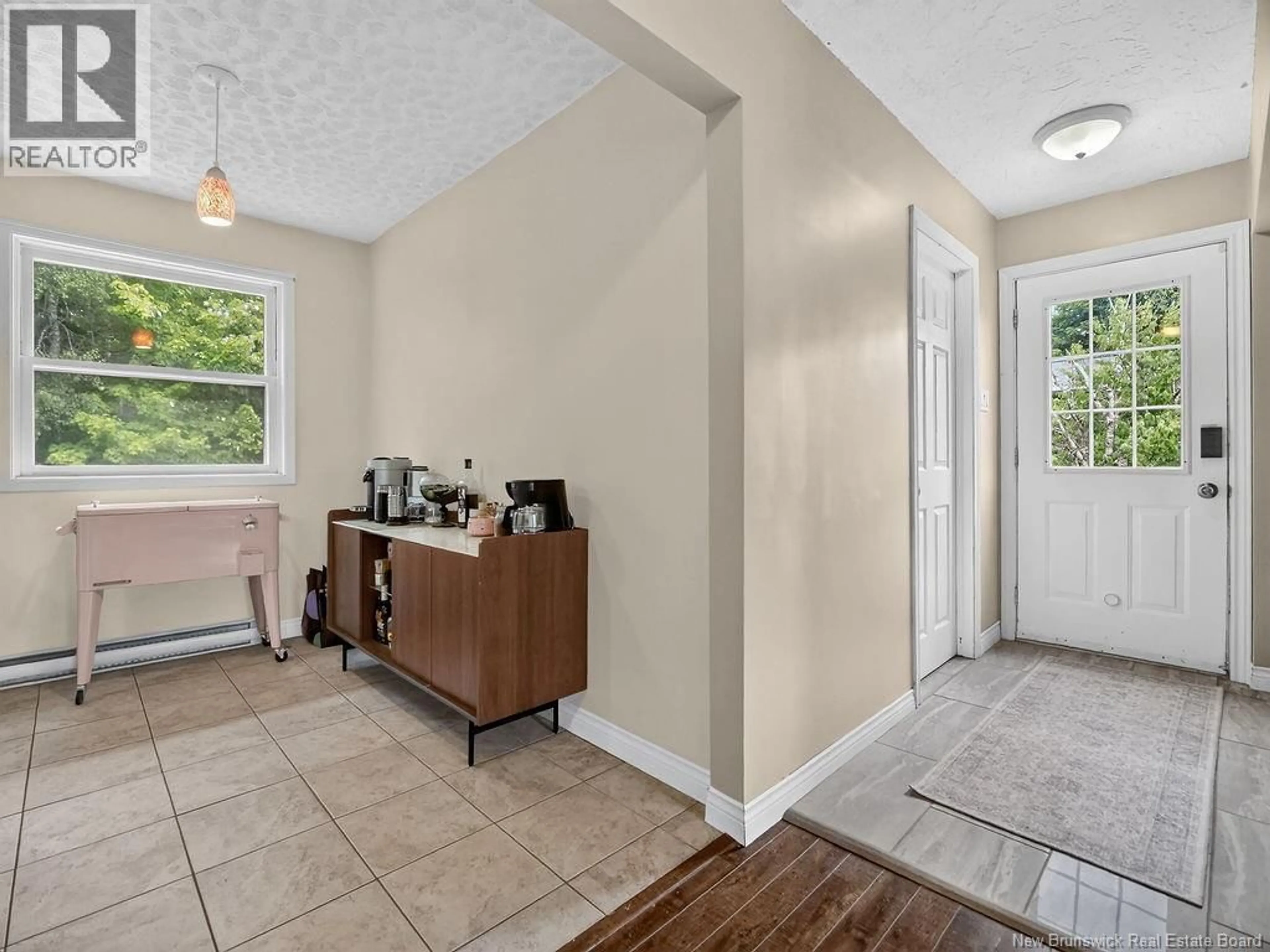 Indoor entryway for 121 CHERRYLAWN DRIVE, Moncton New Brunswick E1G2L5