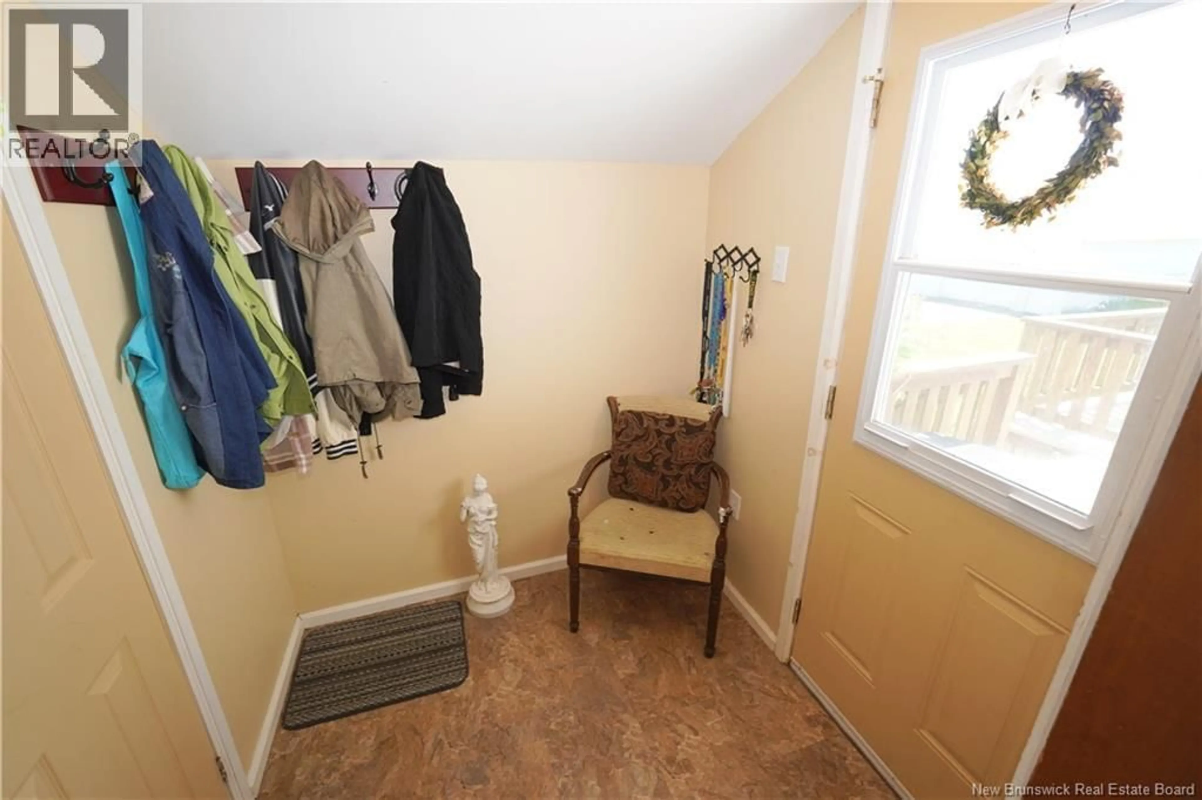 Indoor entryway for 14 THOROUGHFARE ROAD, Grand Manan New Brunswick E5G1G6