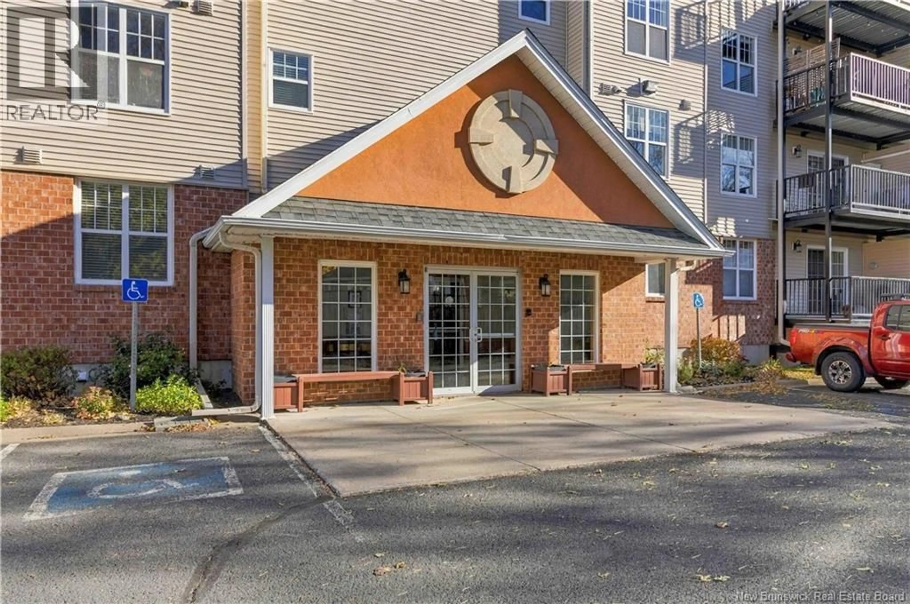 Indoor foyer for 8 - 362 CARLETON STREET, Fredericton New Brunswick E3B0C8