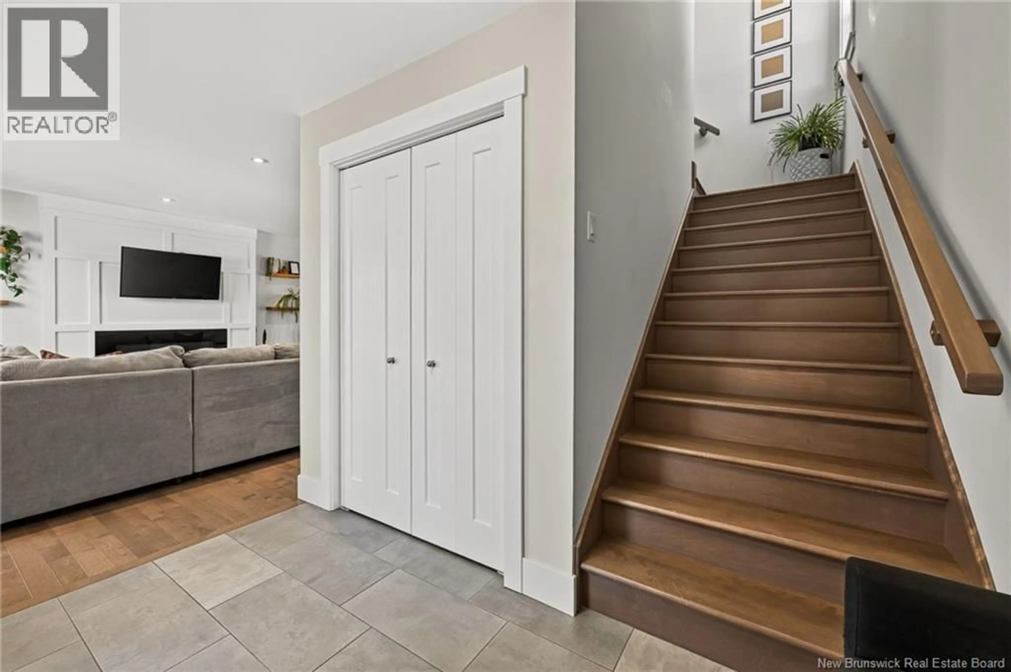 Indoor entryway for 125 DES ERABLES, Dieppe New Brunswick E1A9B1