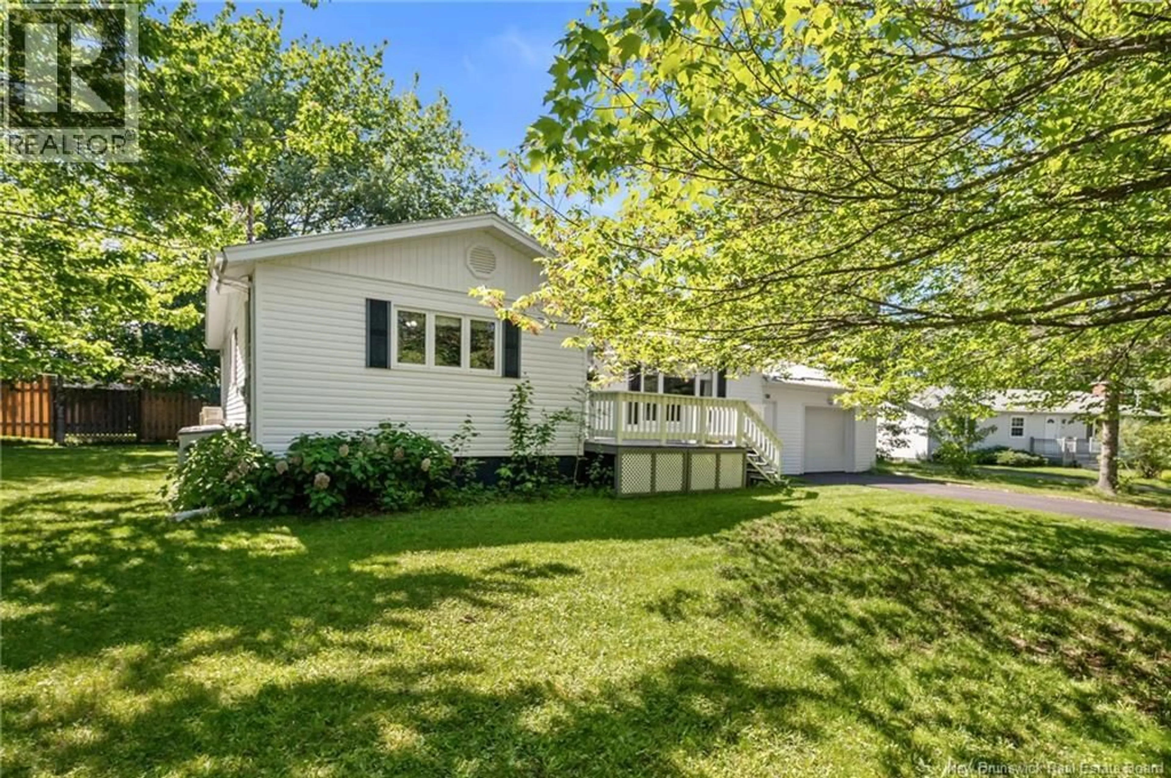 Home with vinyl exterior material, street for 85 ST. PIERRE STREET, Shediac New Brunswick E4P2R8