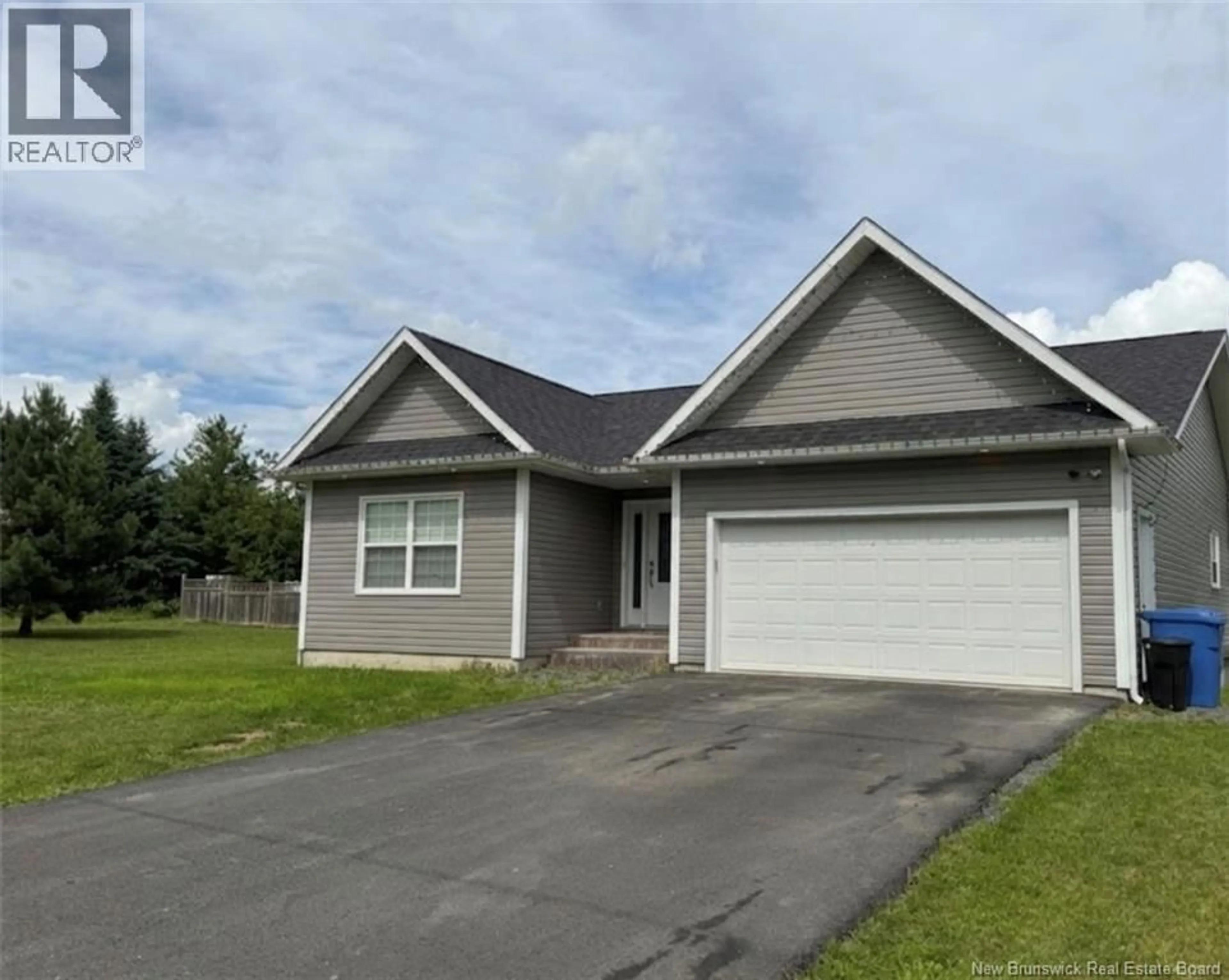 Unknown for 104 SQUIRES STREET, Woodstock New Brunswick E7M2S5