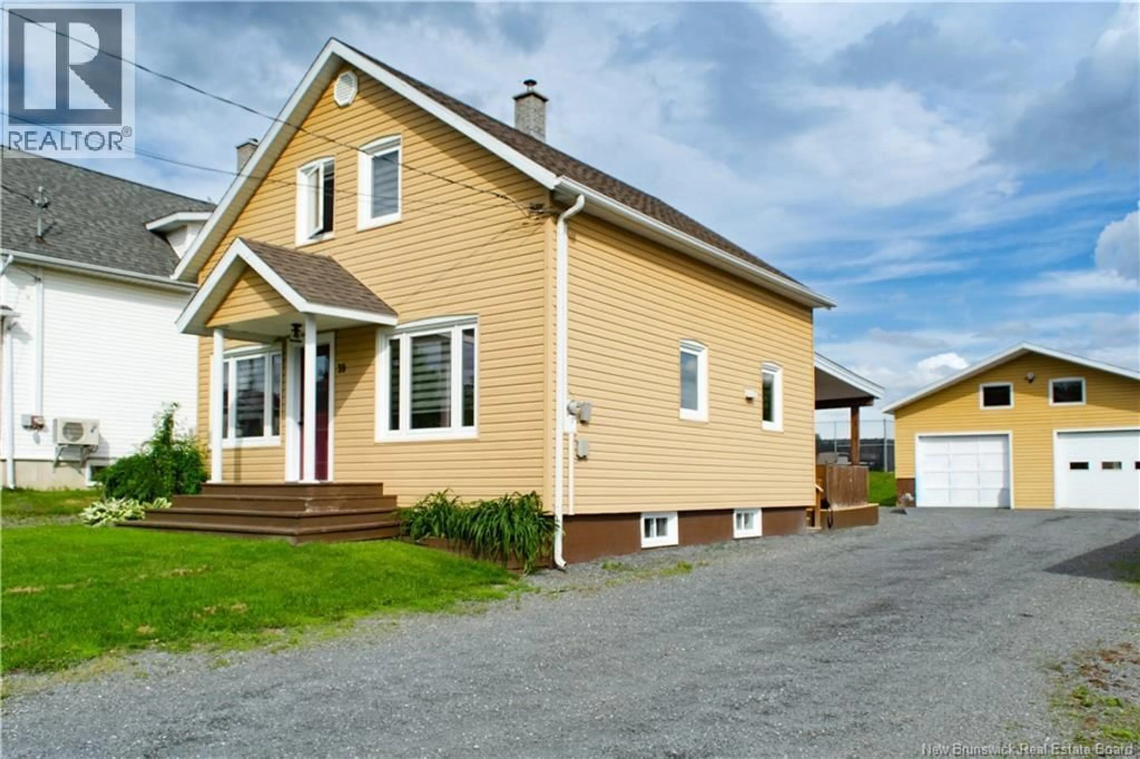 Home with vinyl exterior material, street for 39 RUE ST-ANTOINE RUE, Saint-Léonard New Brunswick E7E1Y9