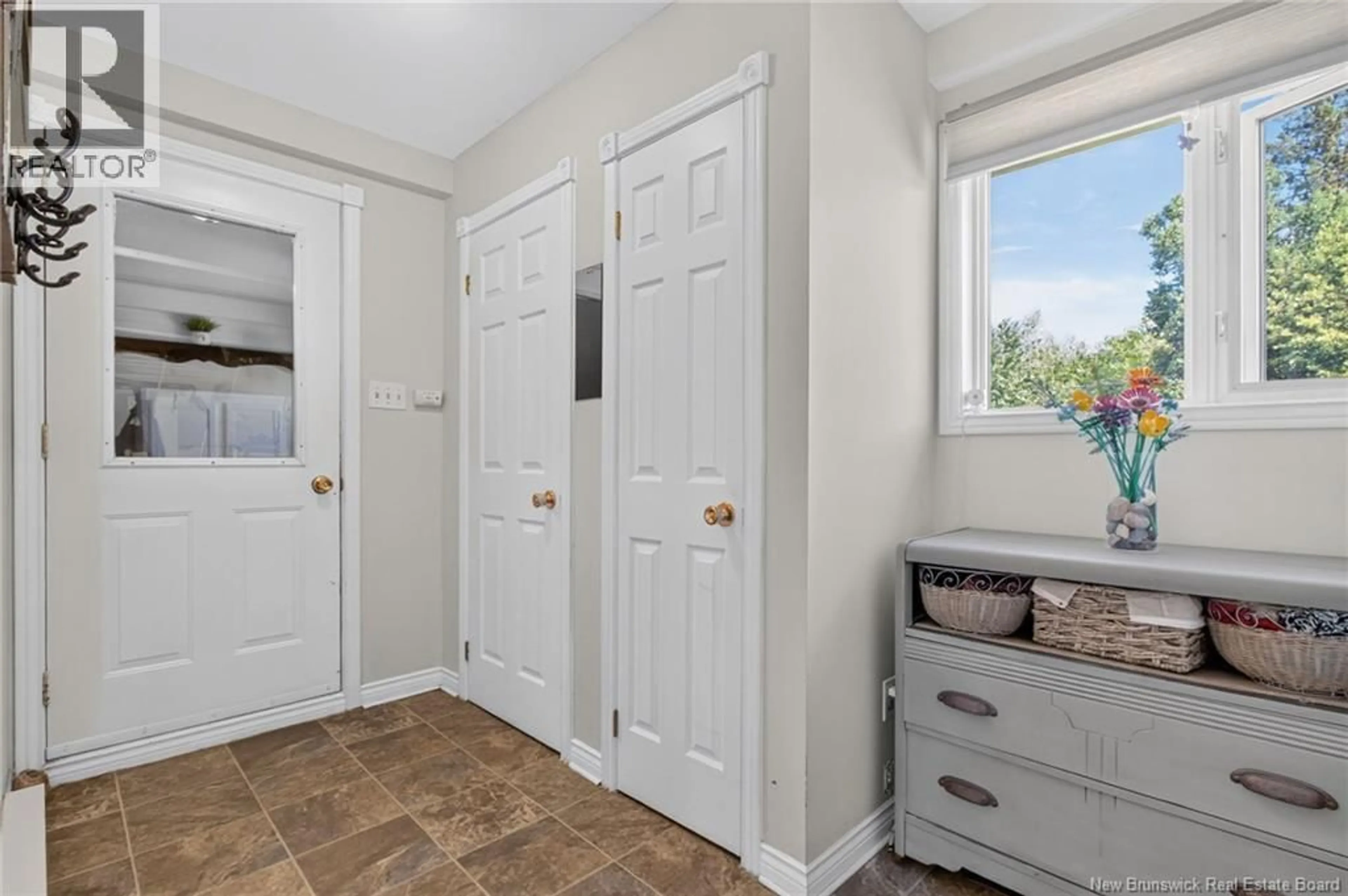 Indoor entryway for 9 FAIRVIEW DRIVE, Salisbury New Brunswick E4J2C1