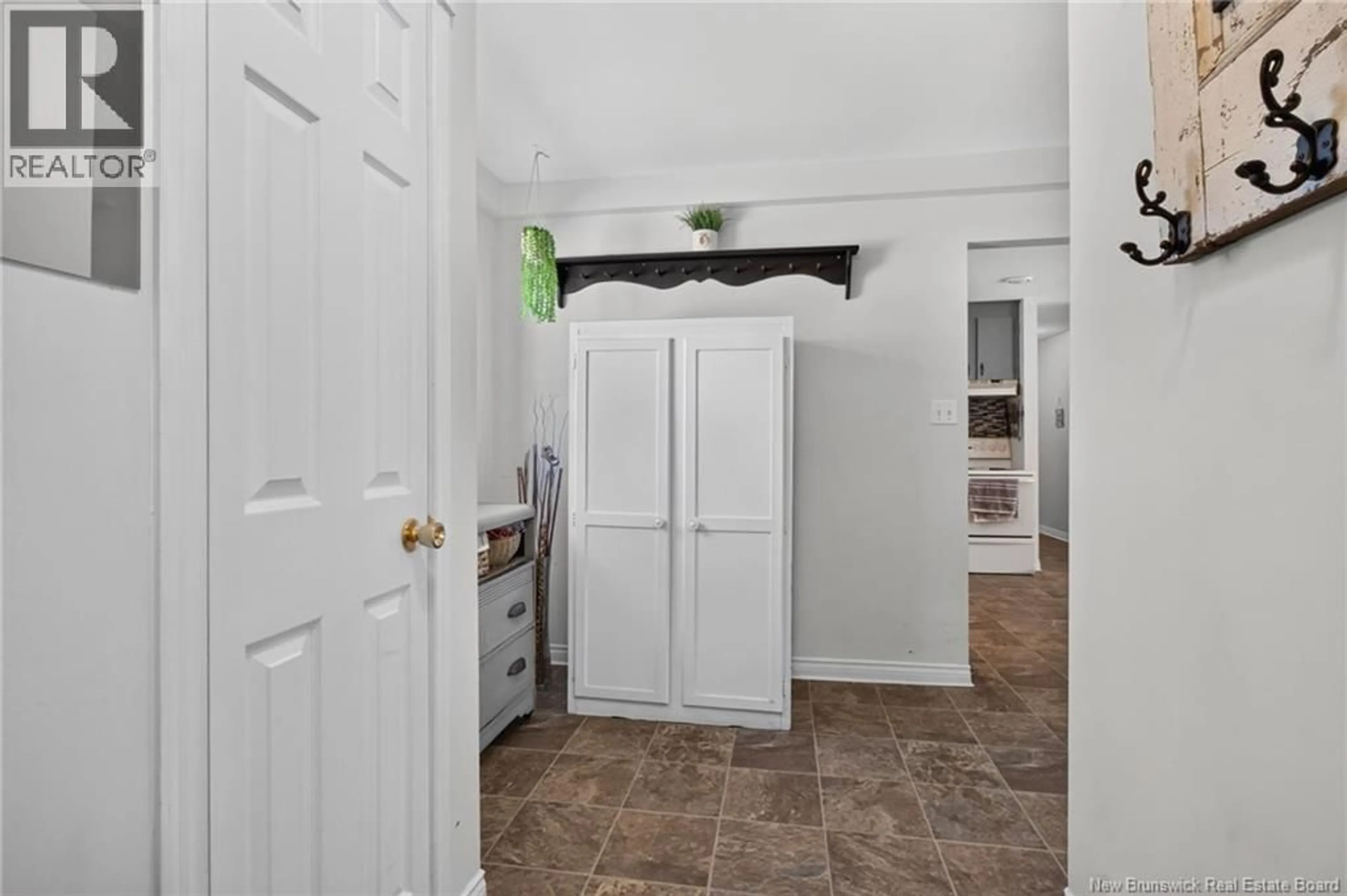 Indoor entryway for 9 FAIRVIEW DRIVE, Salisbury New Brunswick E4J2C1