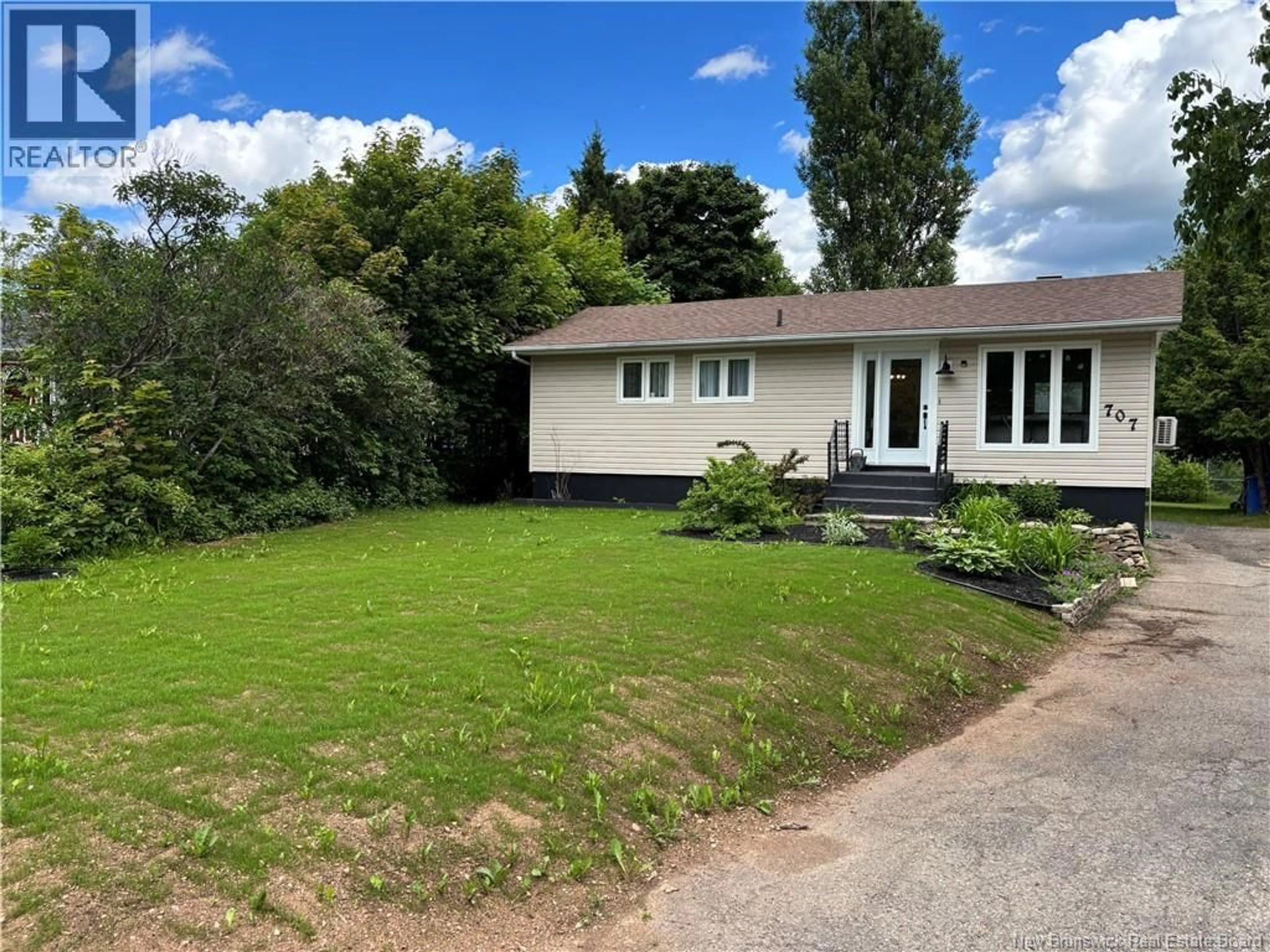 A pic from outside/outdoor area/front of a property/back of a property/a pic from drone, street for 707 PARKWOOD STREET, Bathurst New Brunswick E2A4C2