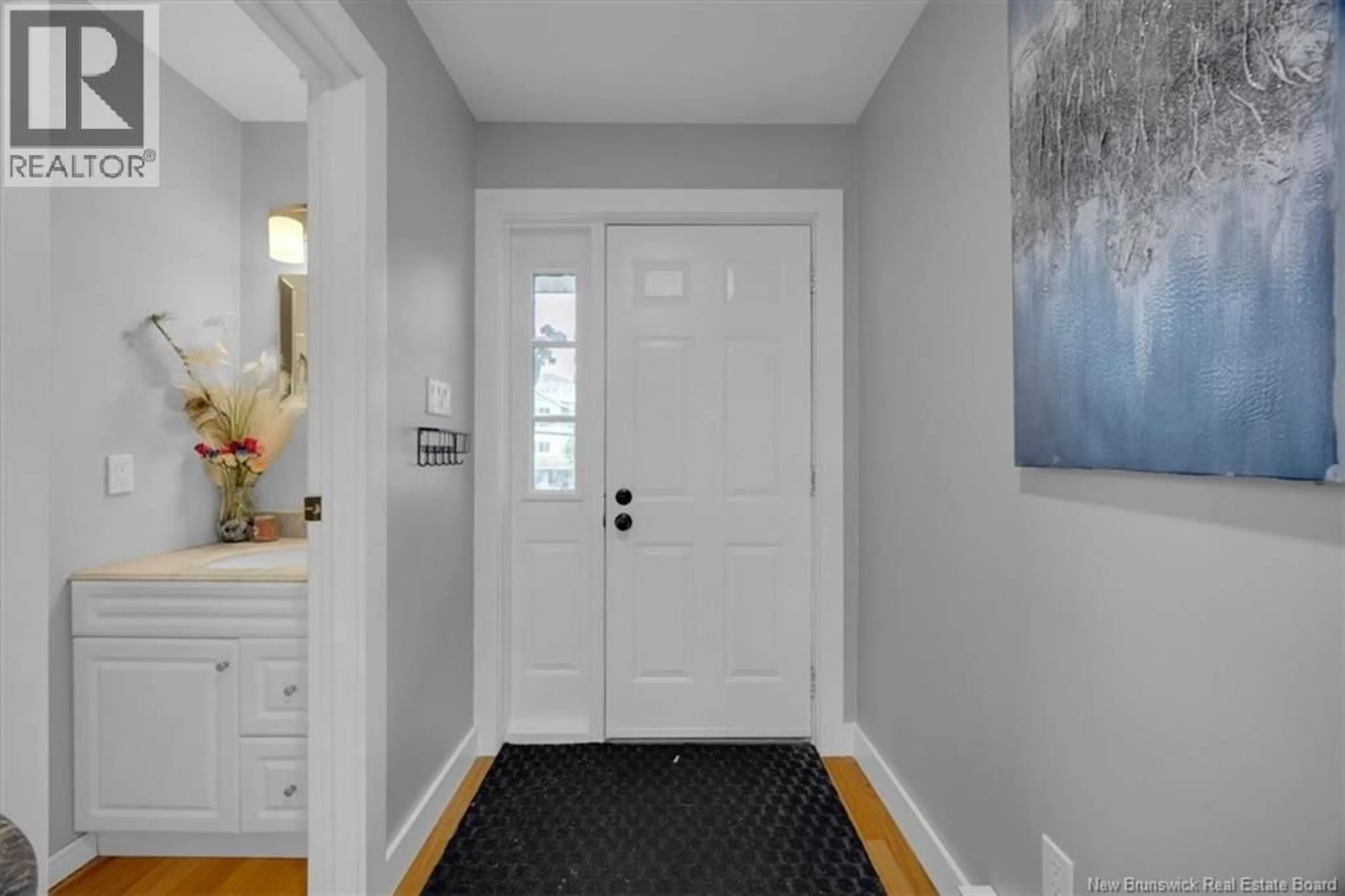 Indoor entryway for 330 WOODWARD AVENUE, Saint John New Brunswick E2K4R1