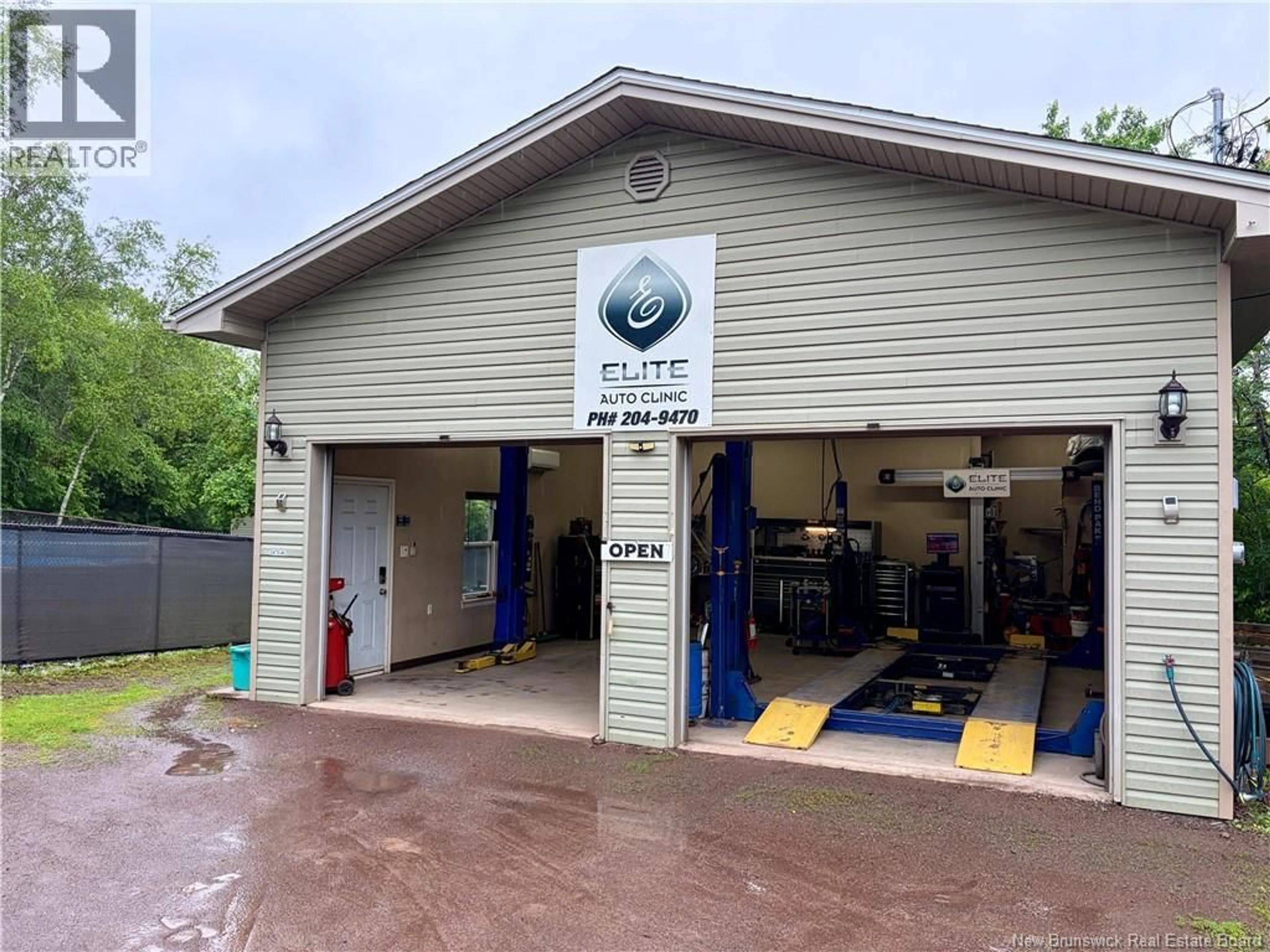 Indoor garage for 551 DOVER ROAD, Dieppe New Brunswick E1A7L8