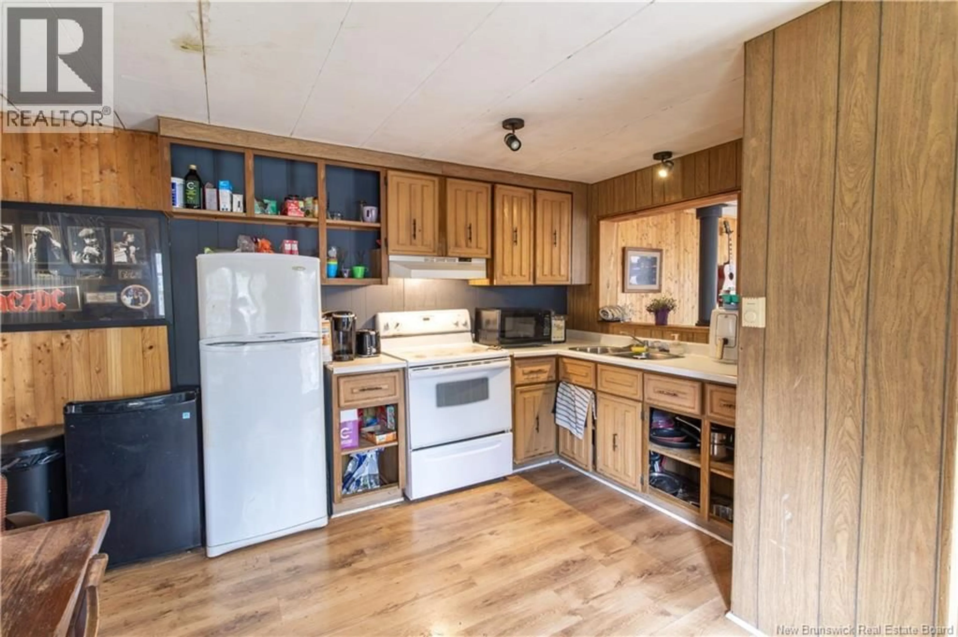 Standard kitchen, wood/laminate floor for 187 GOWLAND MOUNTAIN ROAD, Elgin New Brunswick E4Z1T3