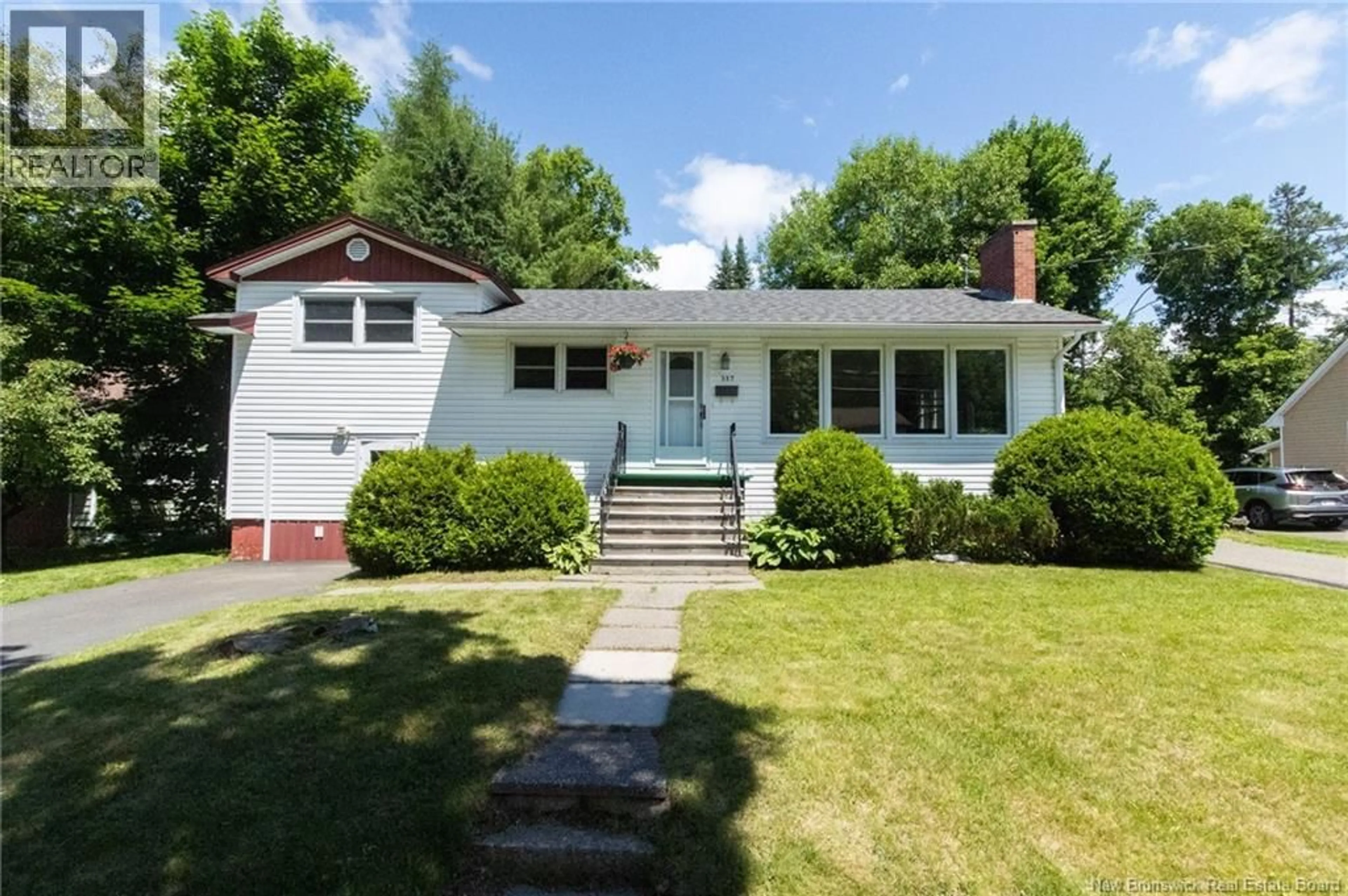 Home with vinyl exterior material, street for 337 EDINBURGH STREET, Fredericton New Brunswick E3B2E1