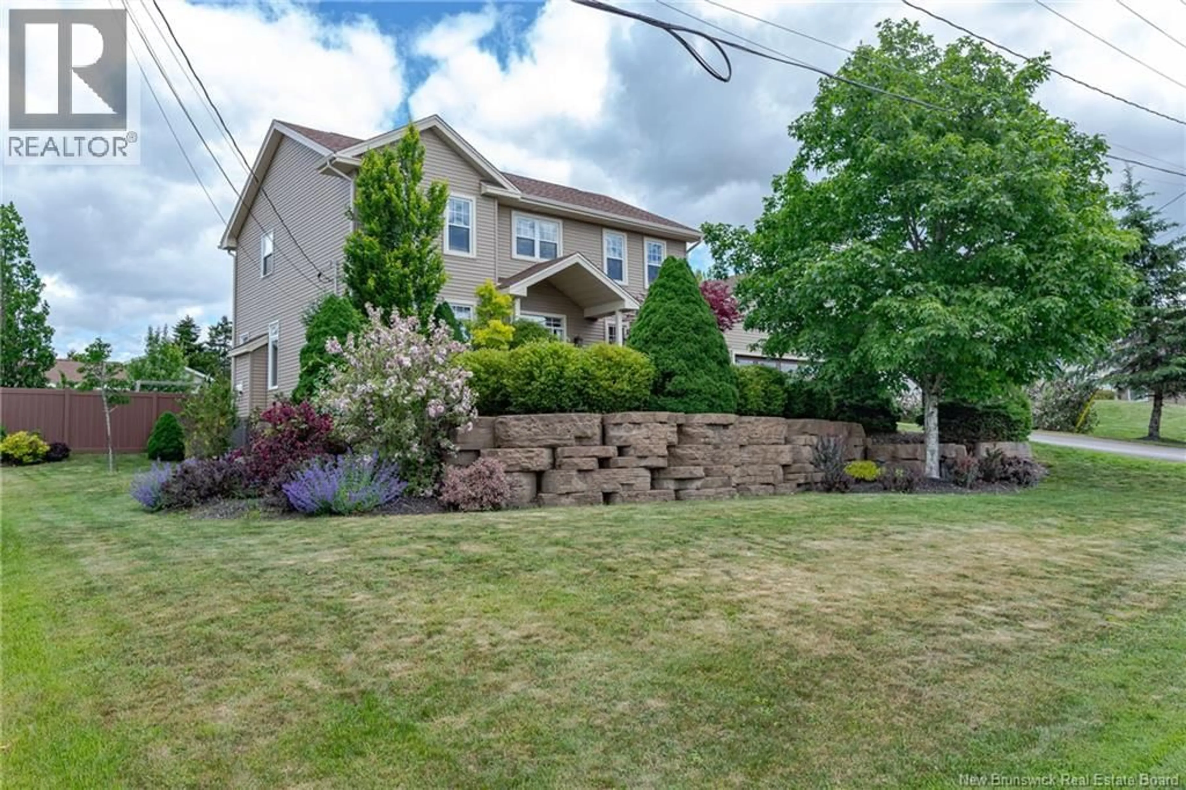 A pic from outside/outdoor area/front of a property/back of a property/a pic from drone, unknown for 19 GRASMERE AVENUE, Quispamsis New Brunswick E2E0B5