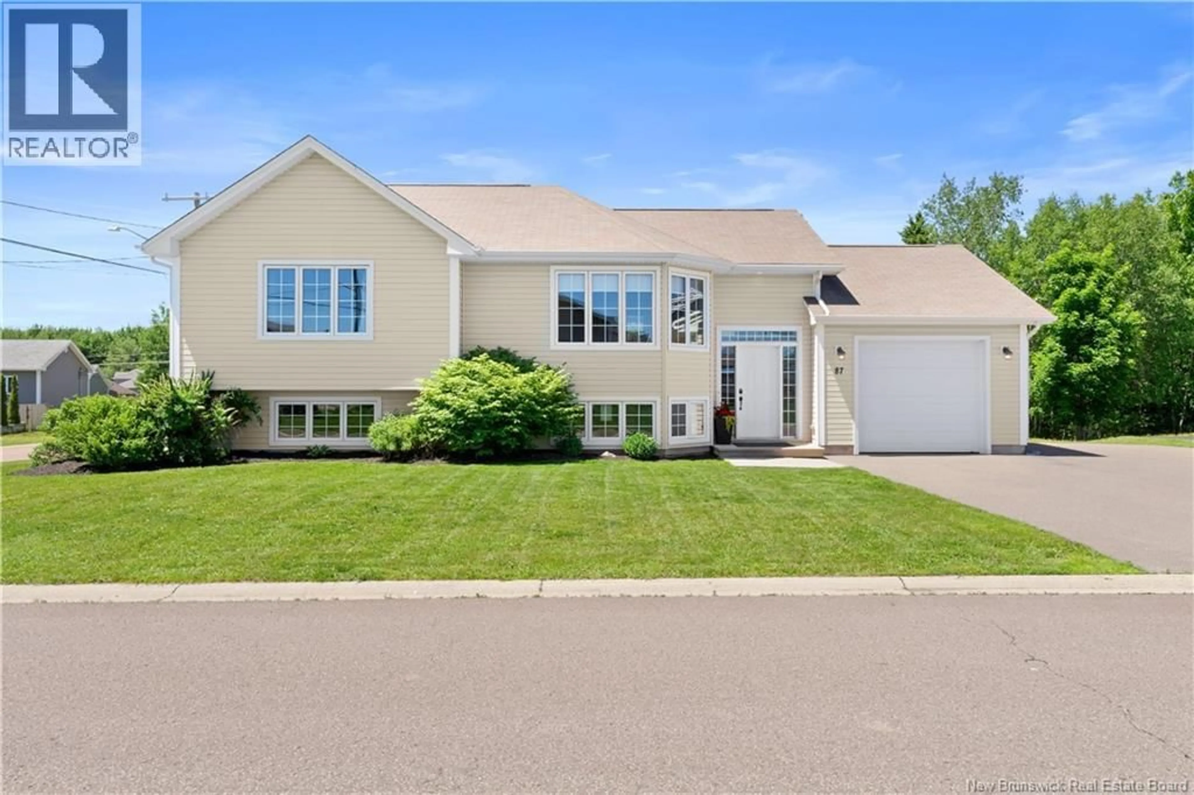 Home with vinyl exterior material, street for 87 MANON STREET, Shediac New Brunswick E4P0B9