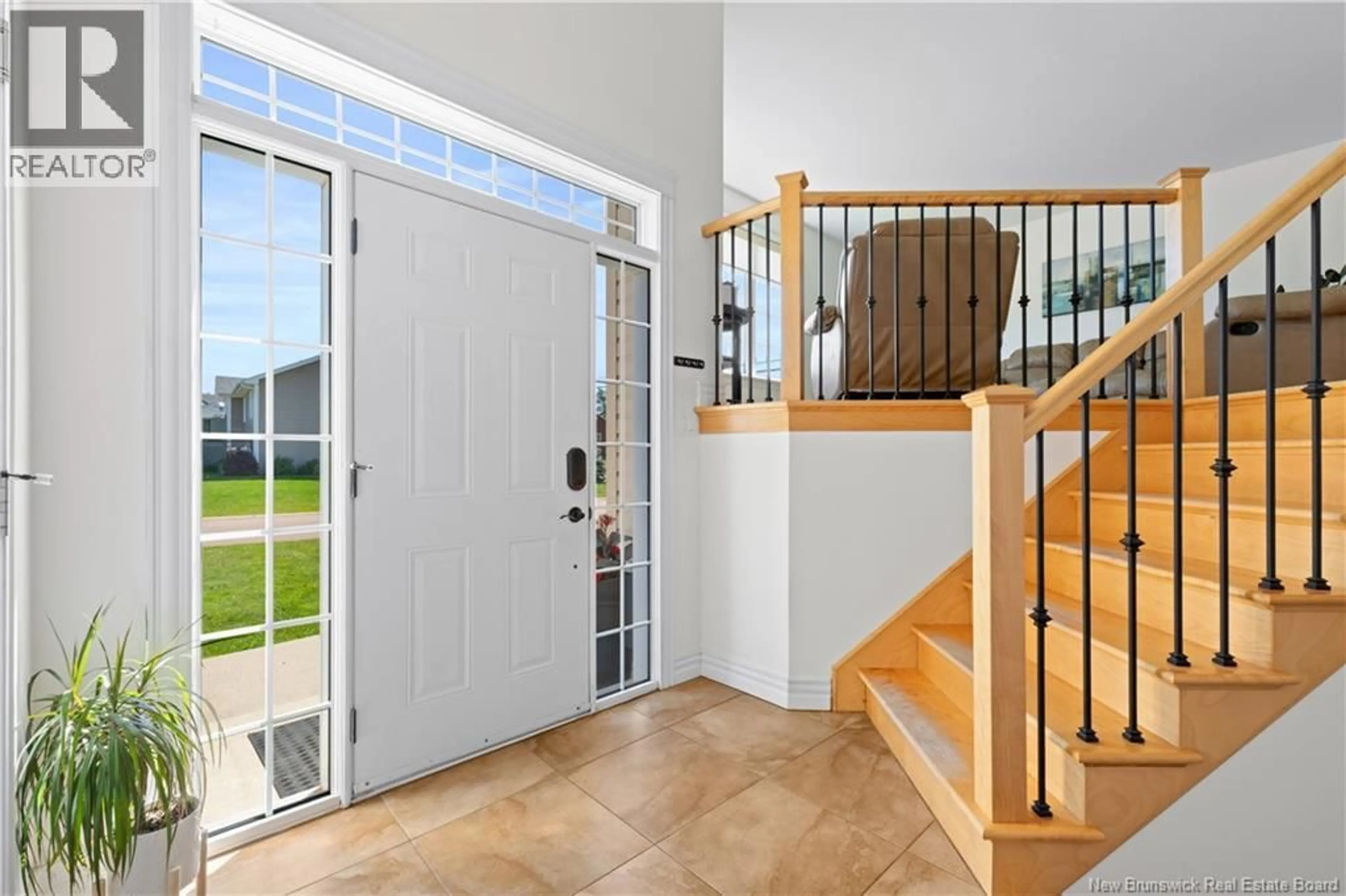 Indoor entryway for 87 MANON STREET, Shediac New Brunswick E4P0B9