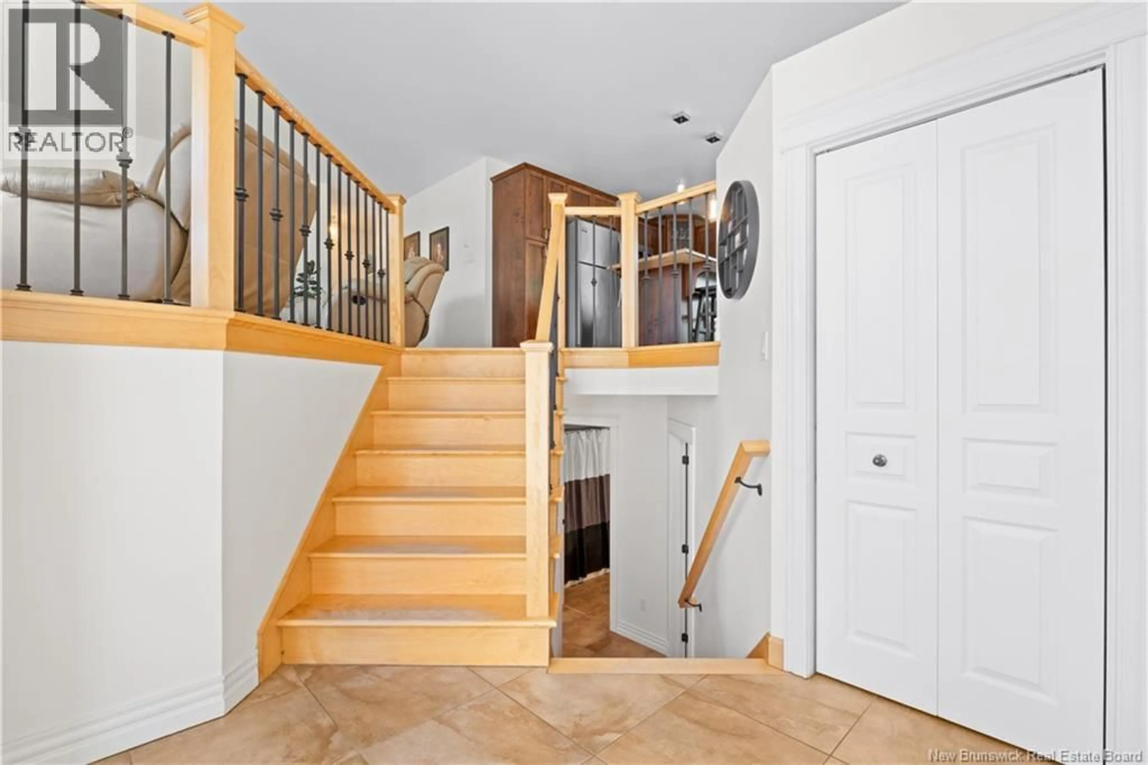 Indoor foyer for 87 MANON STREET, Shediac New Brunswick E4P0B9