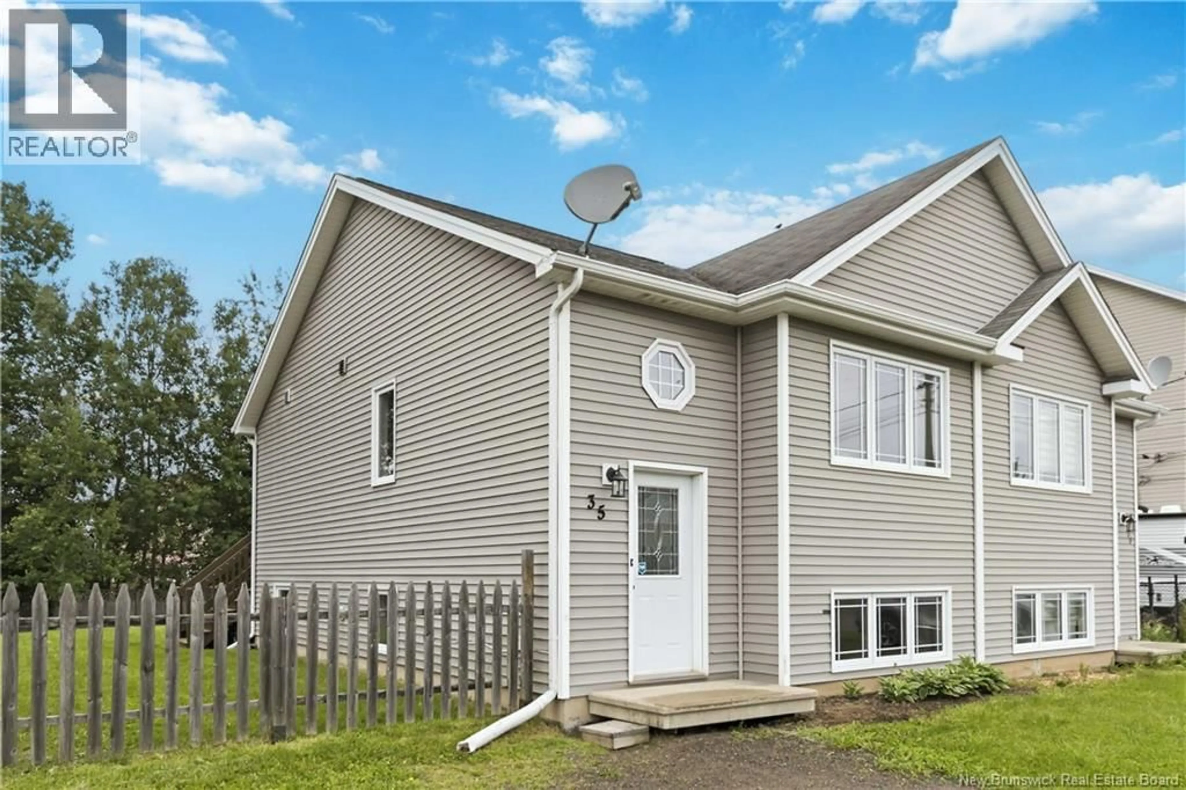Home with vinyl exterior material, unknown for 35 SALEM COURT, Moncton New Brunswick E1G0G5