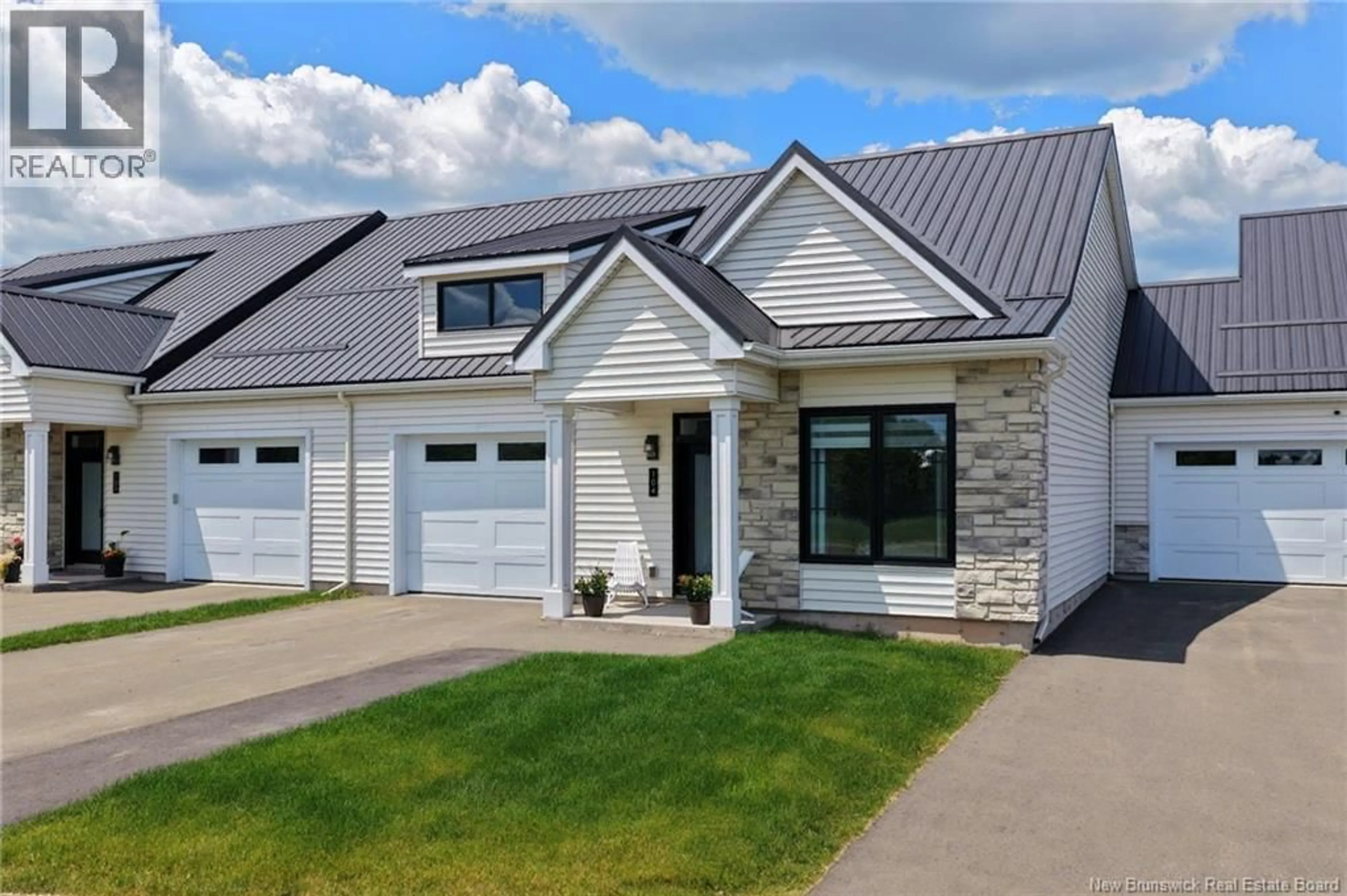 Home with vinyl exterior material, unknown for 104 - 724 ROUTE 133, Pointe-Du-Chêne New Brunswick E4P5A3