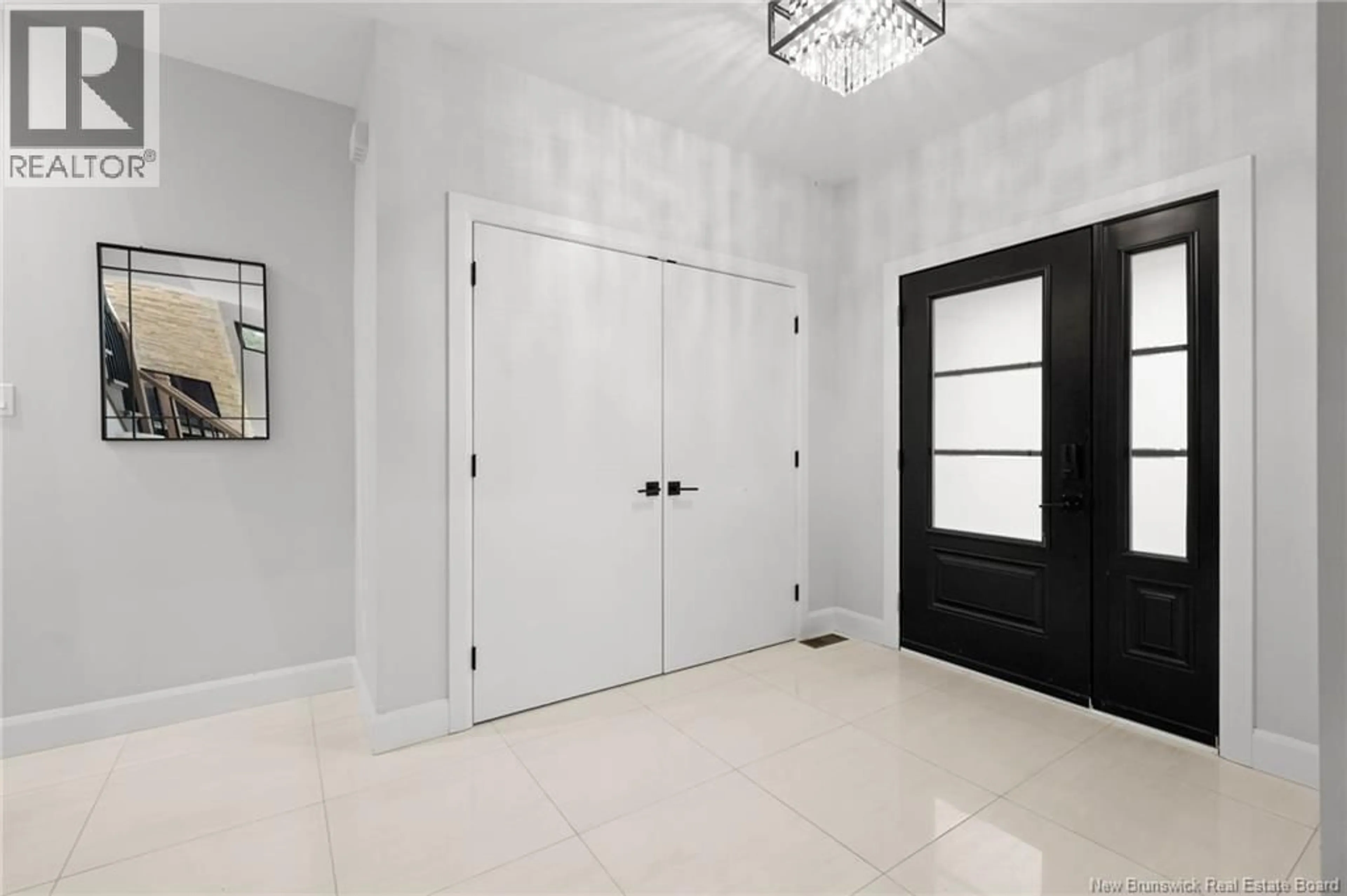 Indoor entryway for 18 LONDON LANE, Irishtown New Brunswick E1H0J1