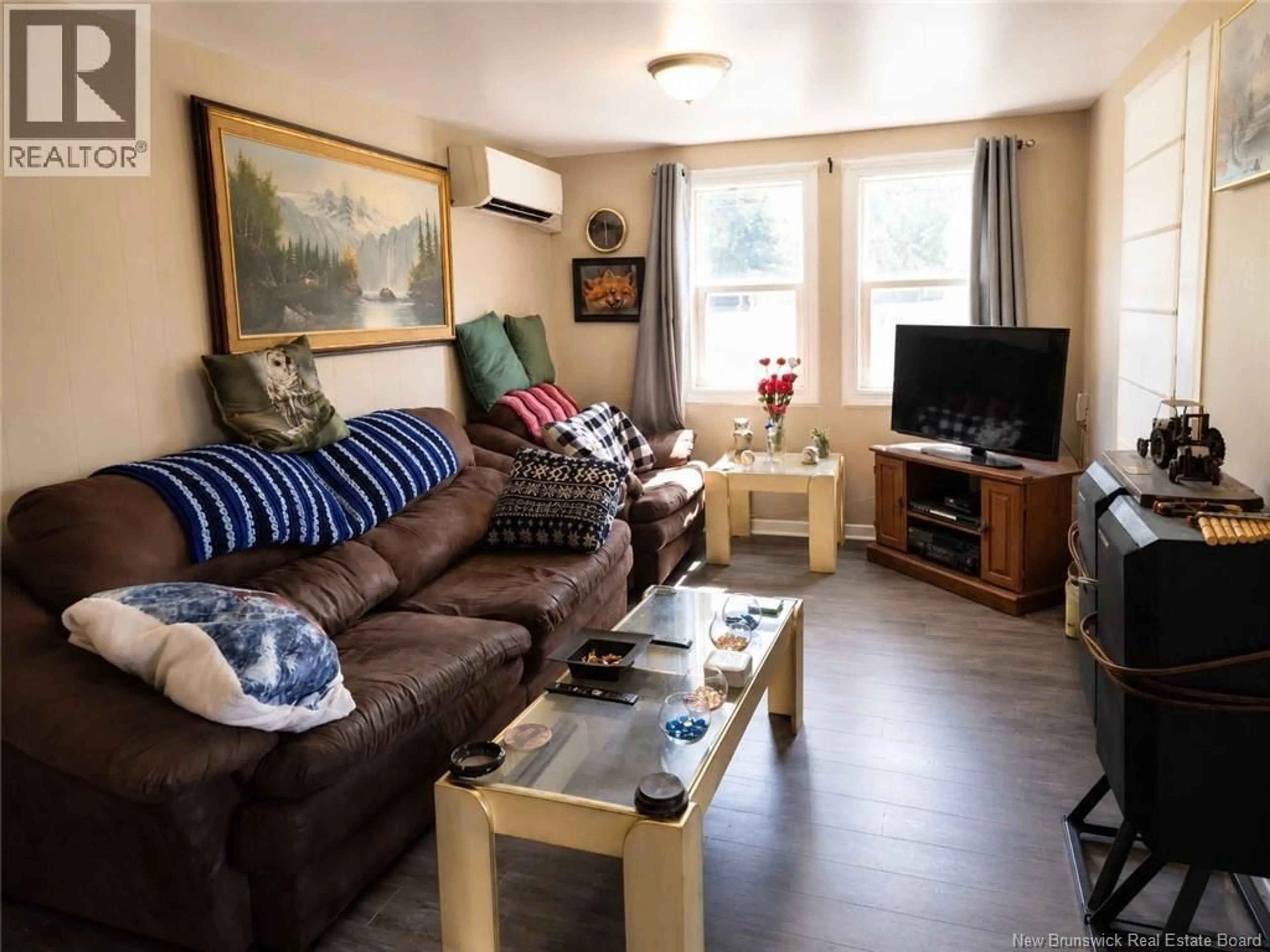 Living room with furniture, wood/laminate floor for 255 CHURCH STREET, Bathurst New Brunswick E2A1J8