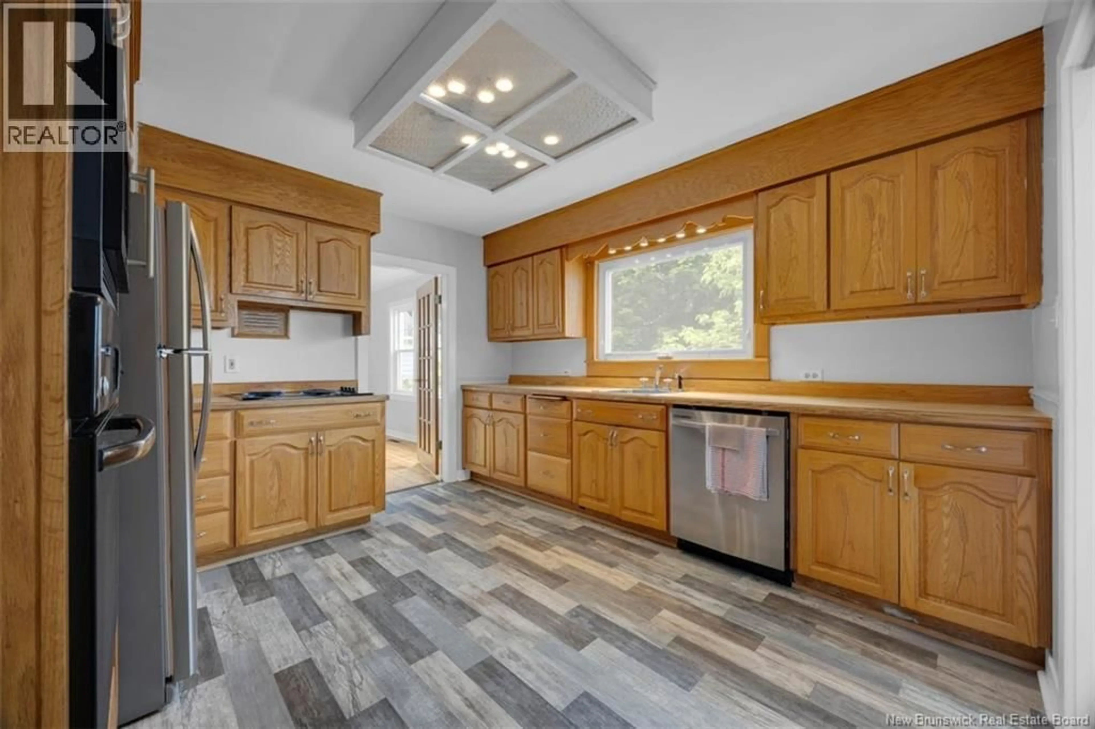 Standard kitchen, ceramic/tile floor for 888 MANAWAGONISH ROAD, Saint John New Brunswick E2M3X1