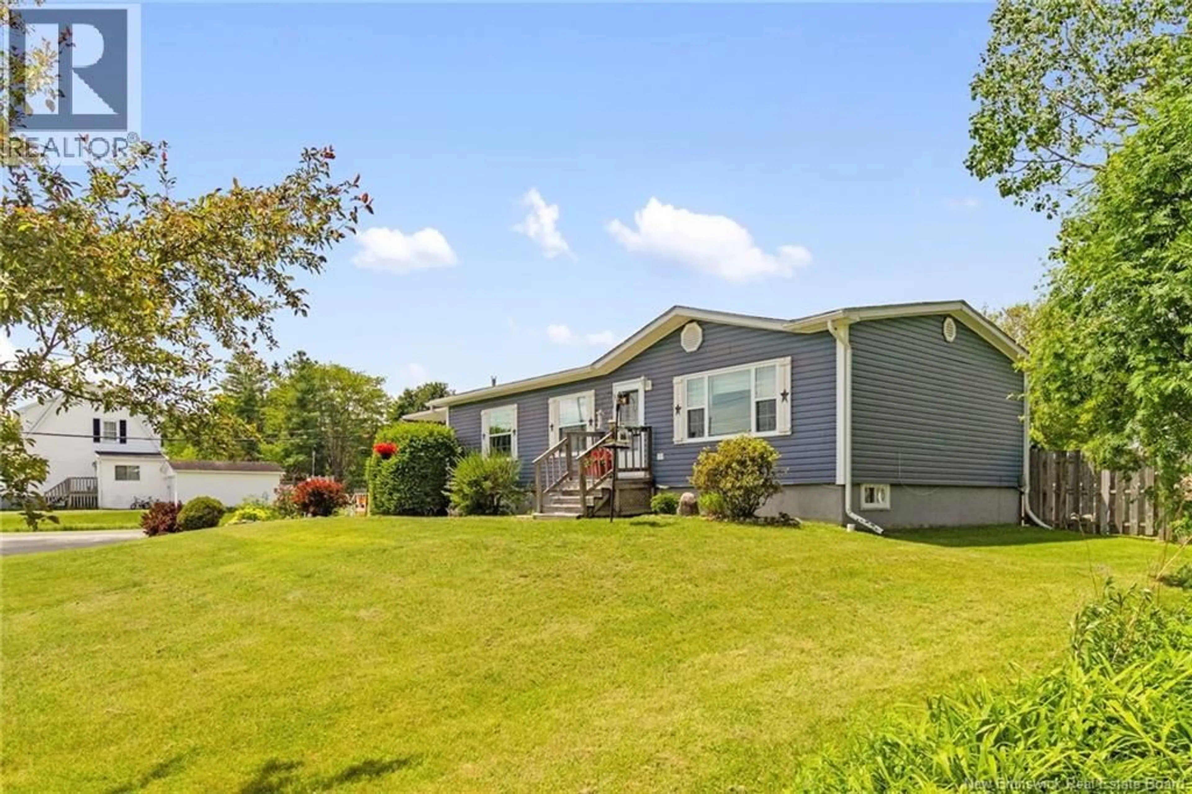 Home with vinyl exterior material, water/lake/river/ocean view for 82 NEVERS ROAD, Lincoln New Brunswick E3B8R8
