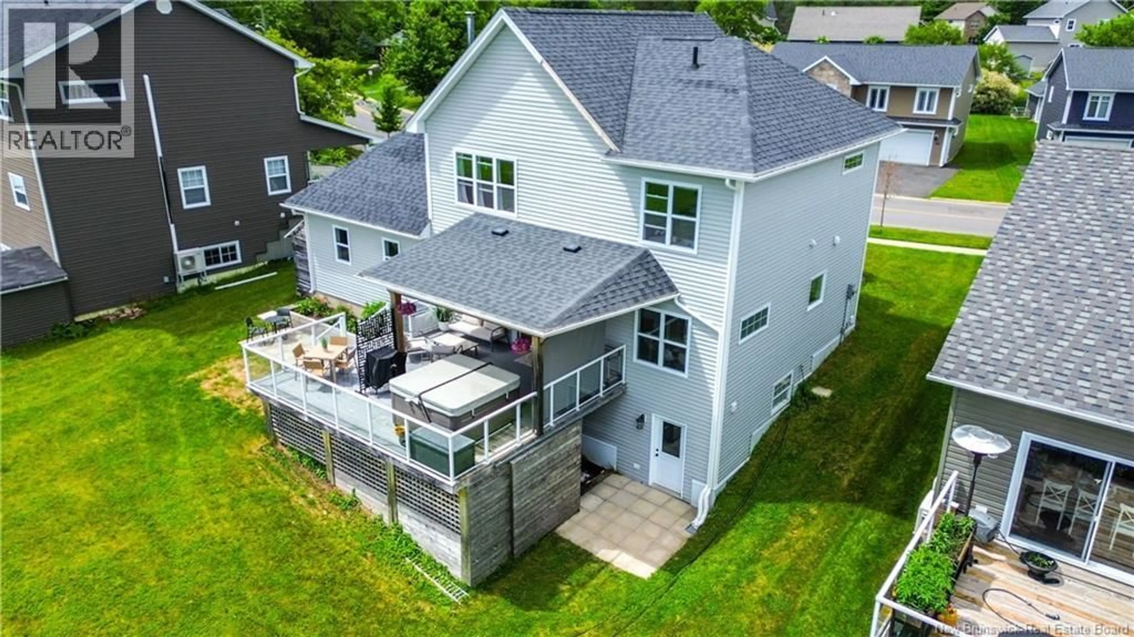 A pic from outside/outdoor area/front of a property/back of a property/a pic from drone, building for 662 HILLCREST DRIVE, Fredericton New Brunswick E3A5L9