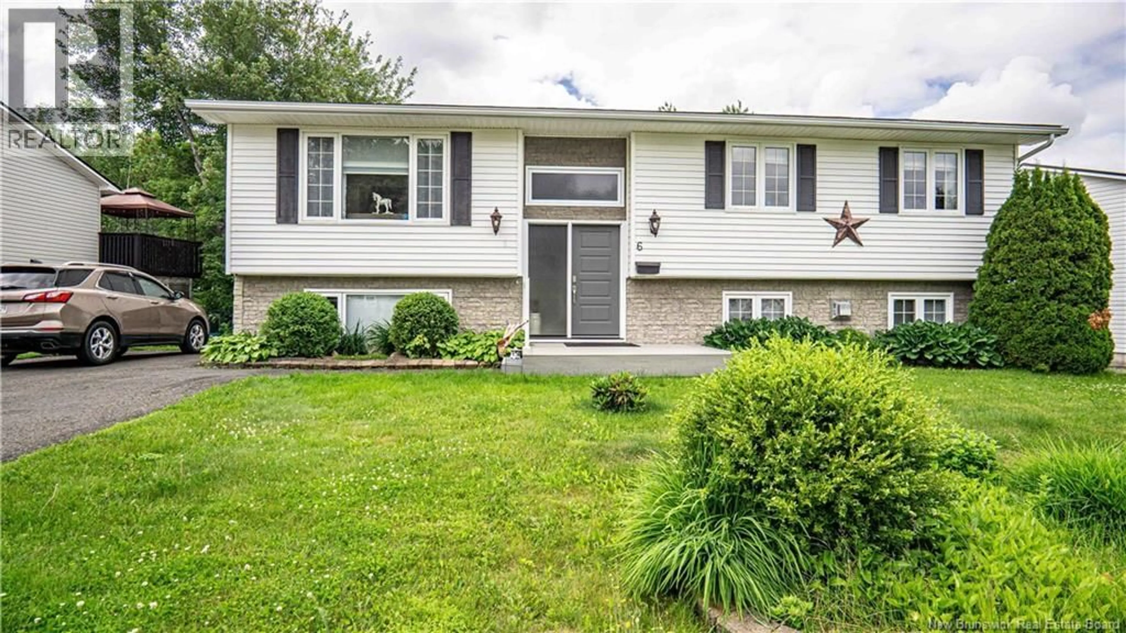 Home with vinyl exterior material, street for 6 WILLINGDON STREET, Oromocto New Brunswick E2V4N5