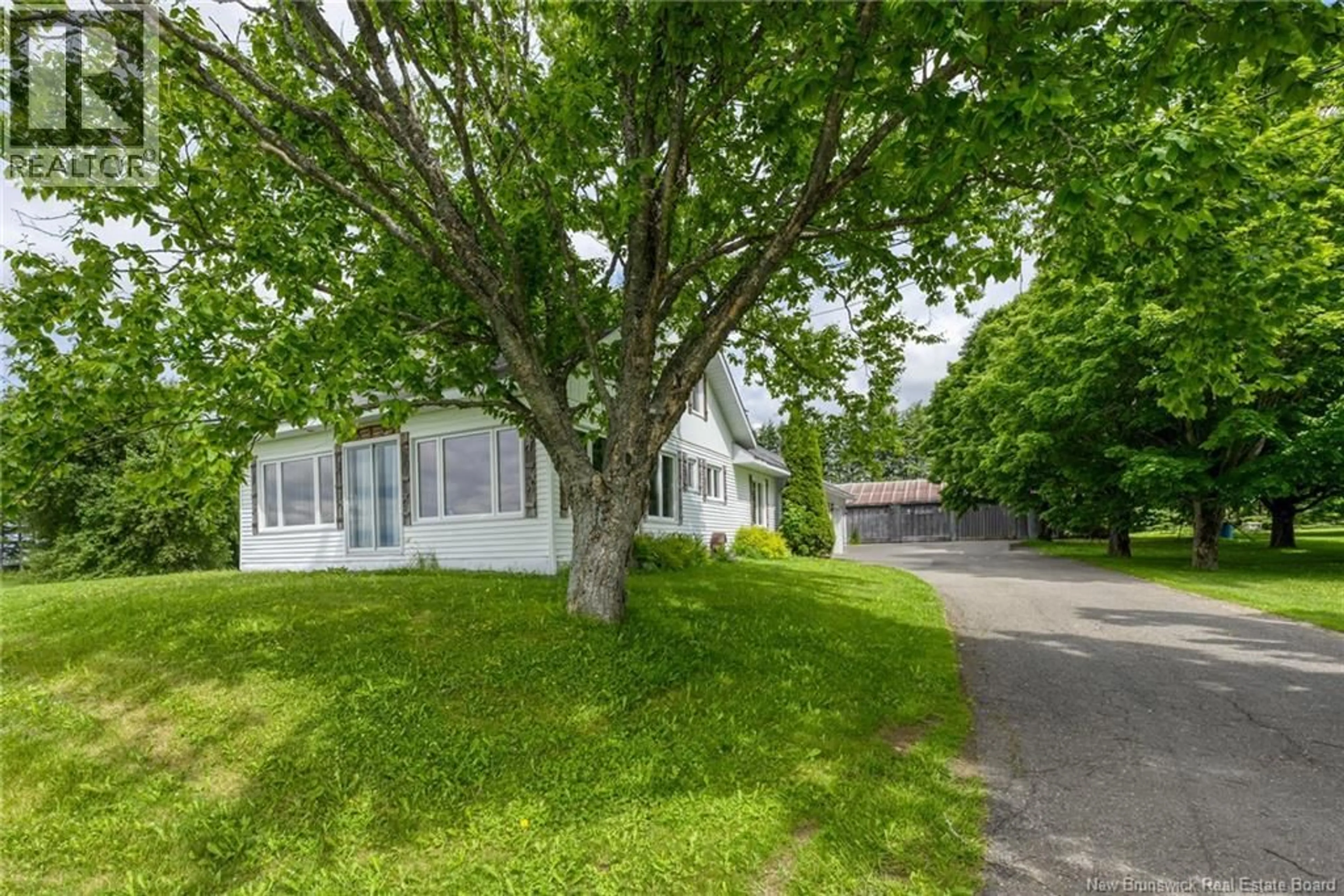 A pic from outside/outdoor area/front of a property/back of a property/a pic from drone, street for 9 MAZEROLLE, Saint-André New Brunswick E3Y3C8