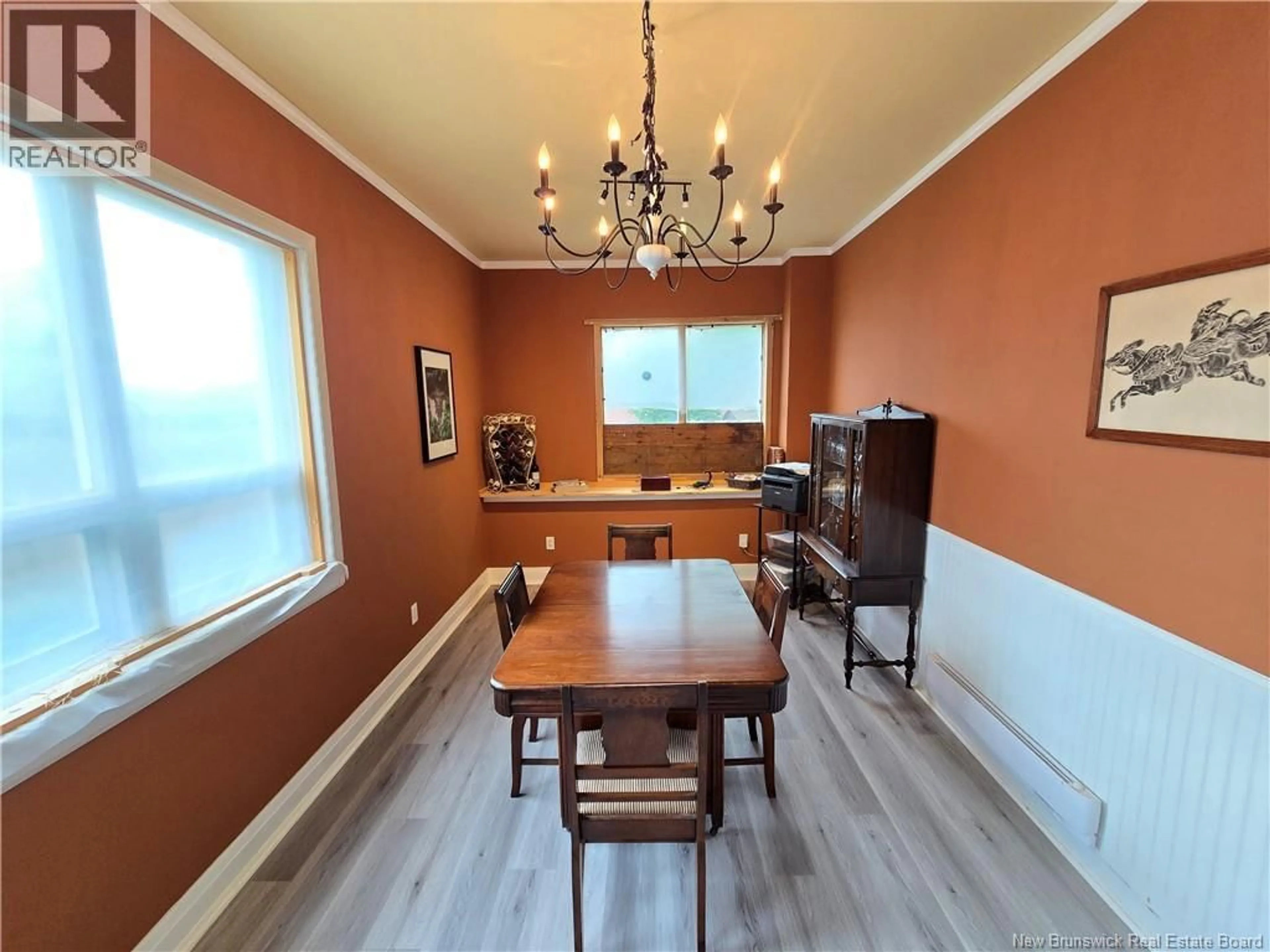 Dining room, wood/laminate floor for 666 KING, Bathurst New Brunswick E2A1R1
