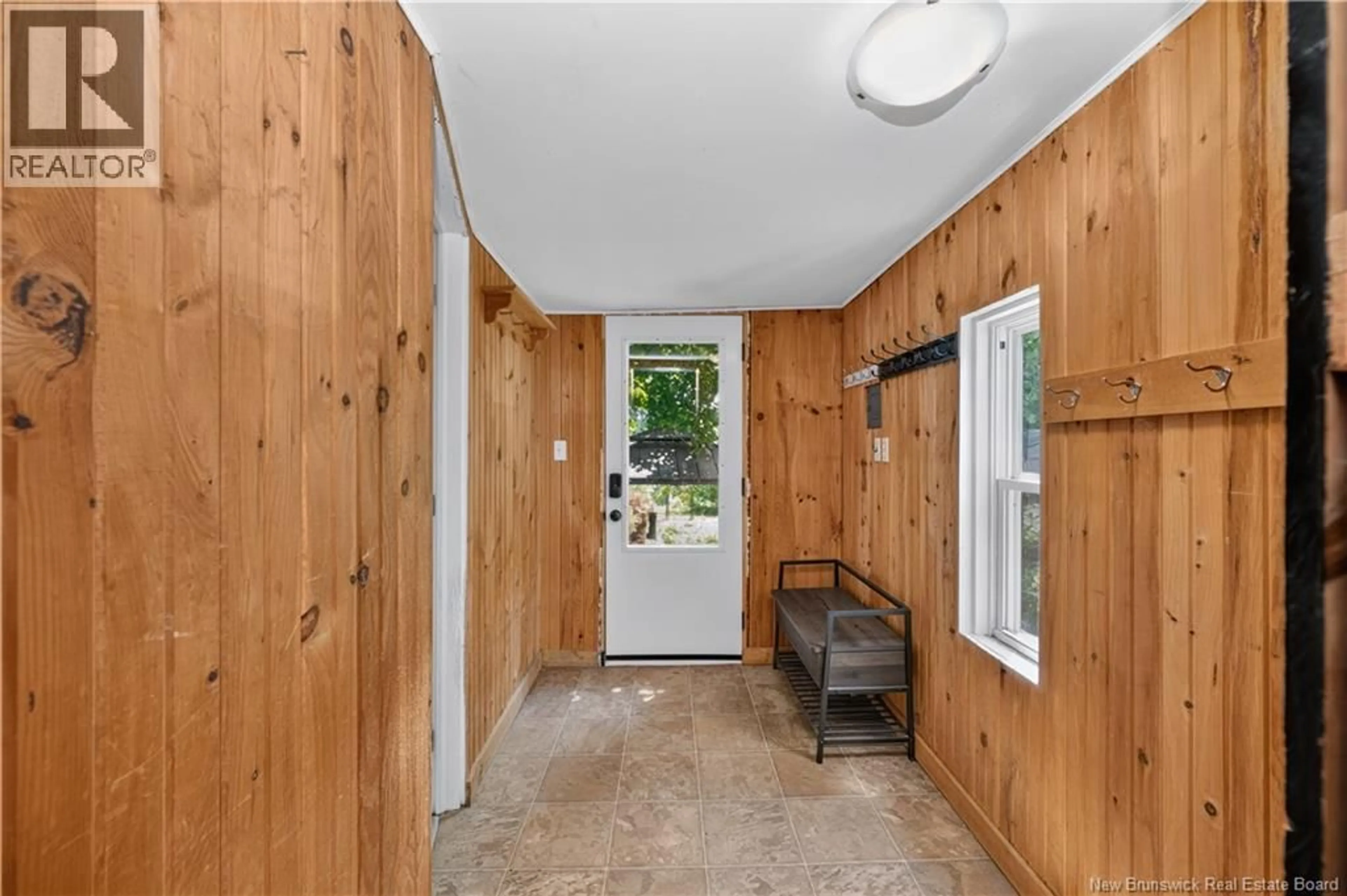 Indoor entryway for 62 ACADEMY STREET, Hillsborough New Brunswick E4H2R8