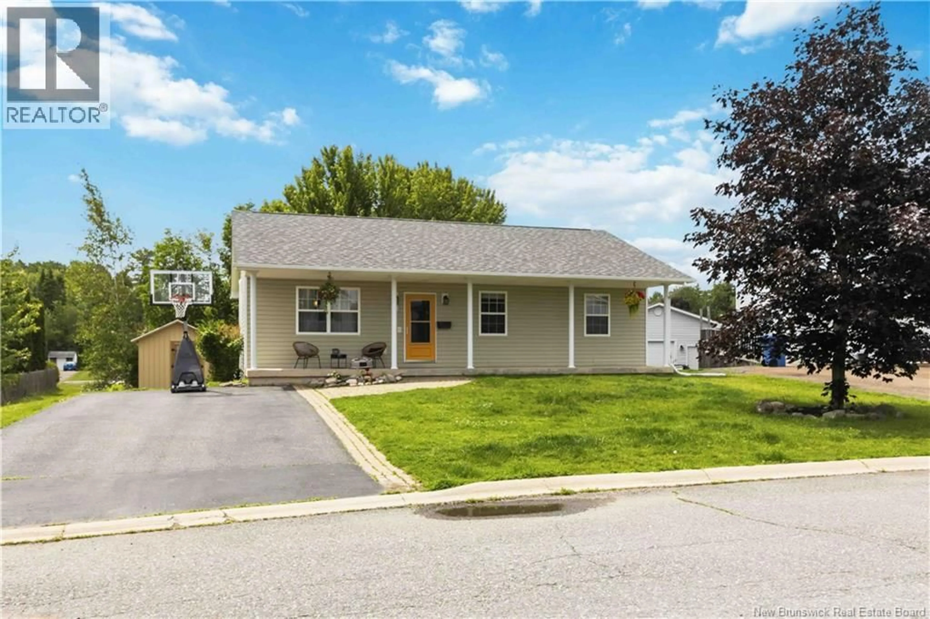 Home with vinyl exterior material, street for 18 WATLING CRESCENT, Oromocto New Brunswick E2V4M7