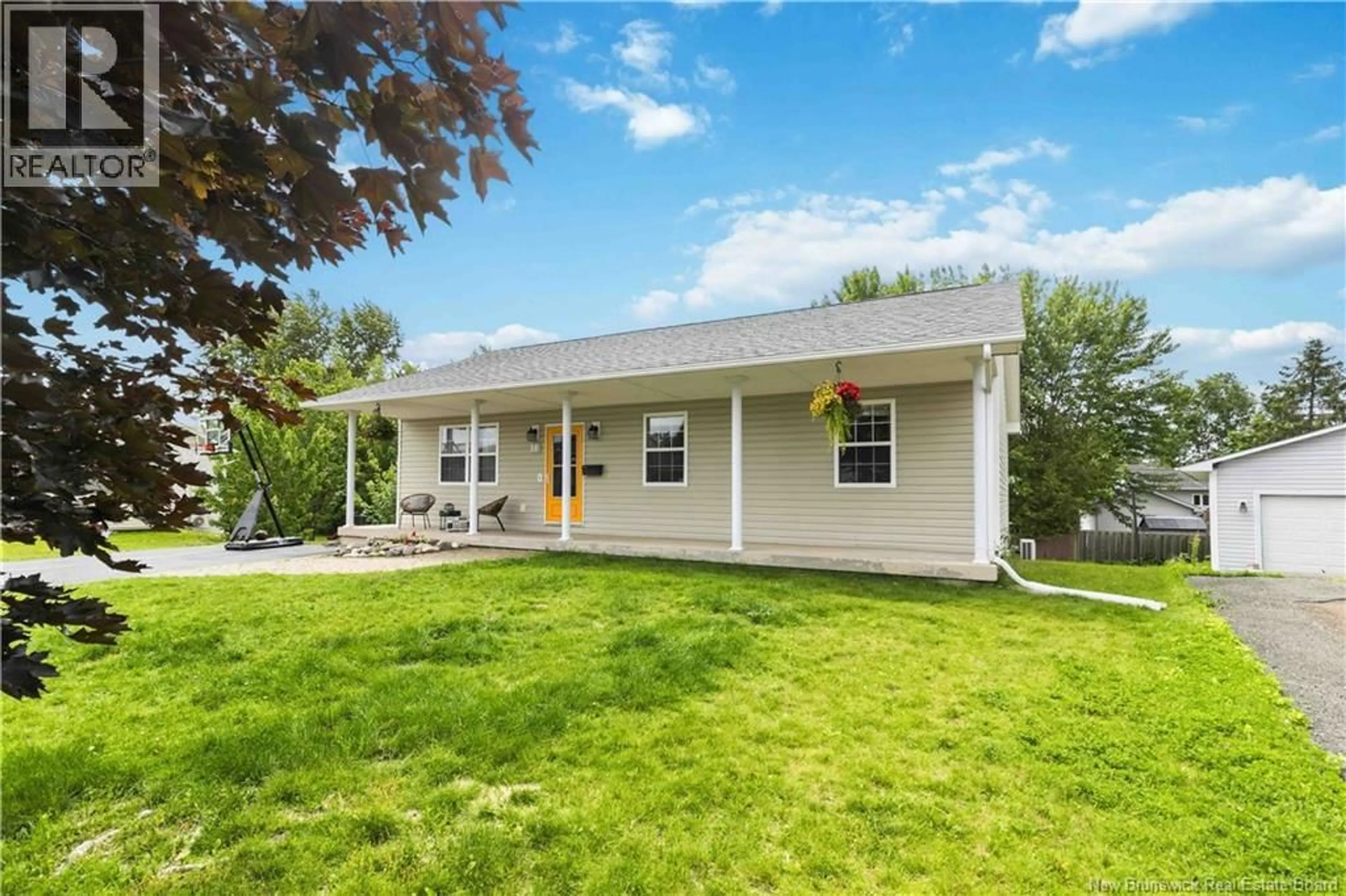 Home with vinyl exterior material, street for 18 WATLING CRESCENT, Oromocto New Brunswick E2V4M7