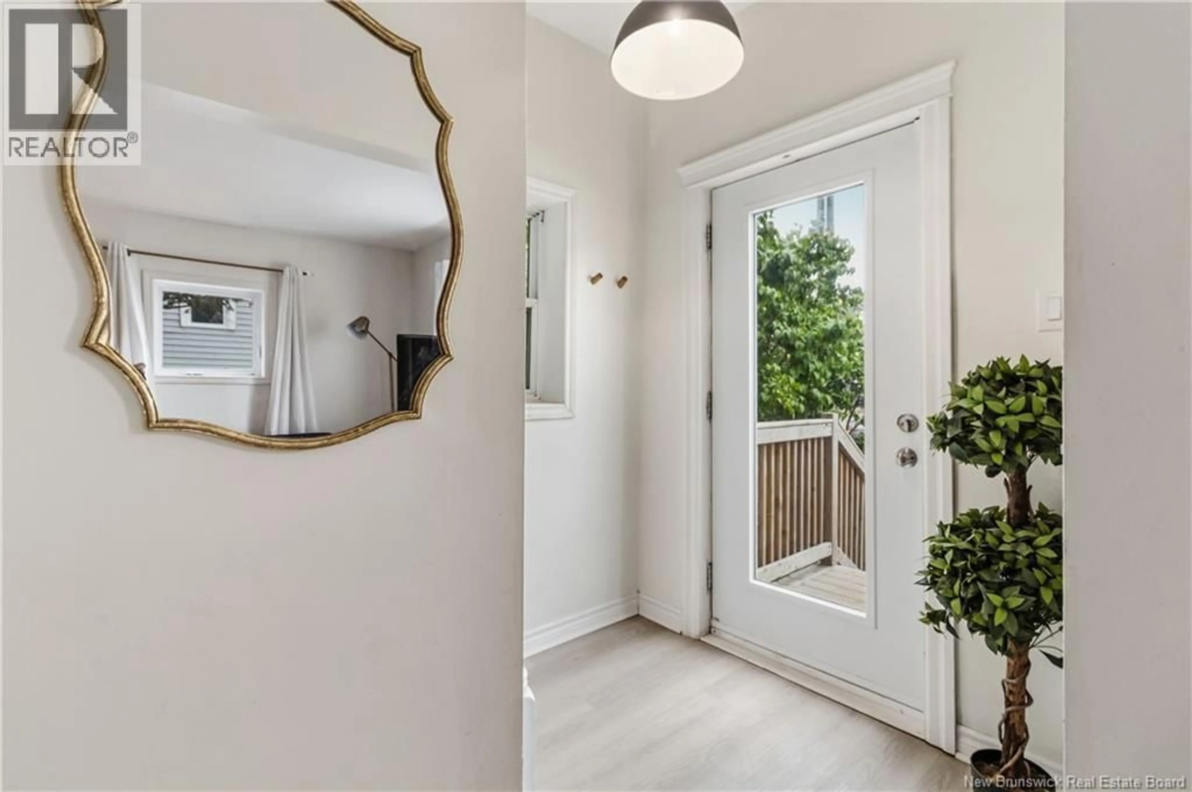 Indoor entryway for 1484 MAIN STREET, Moncton New Brunswick E1E1G3