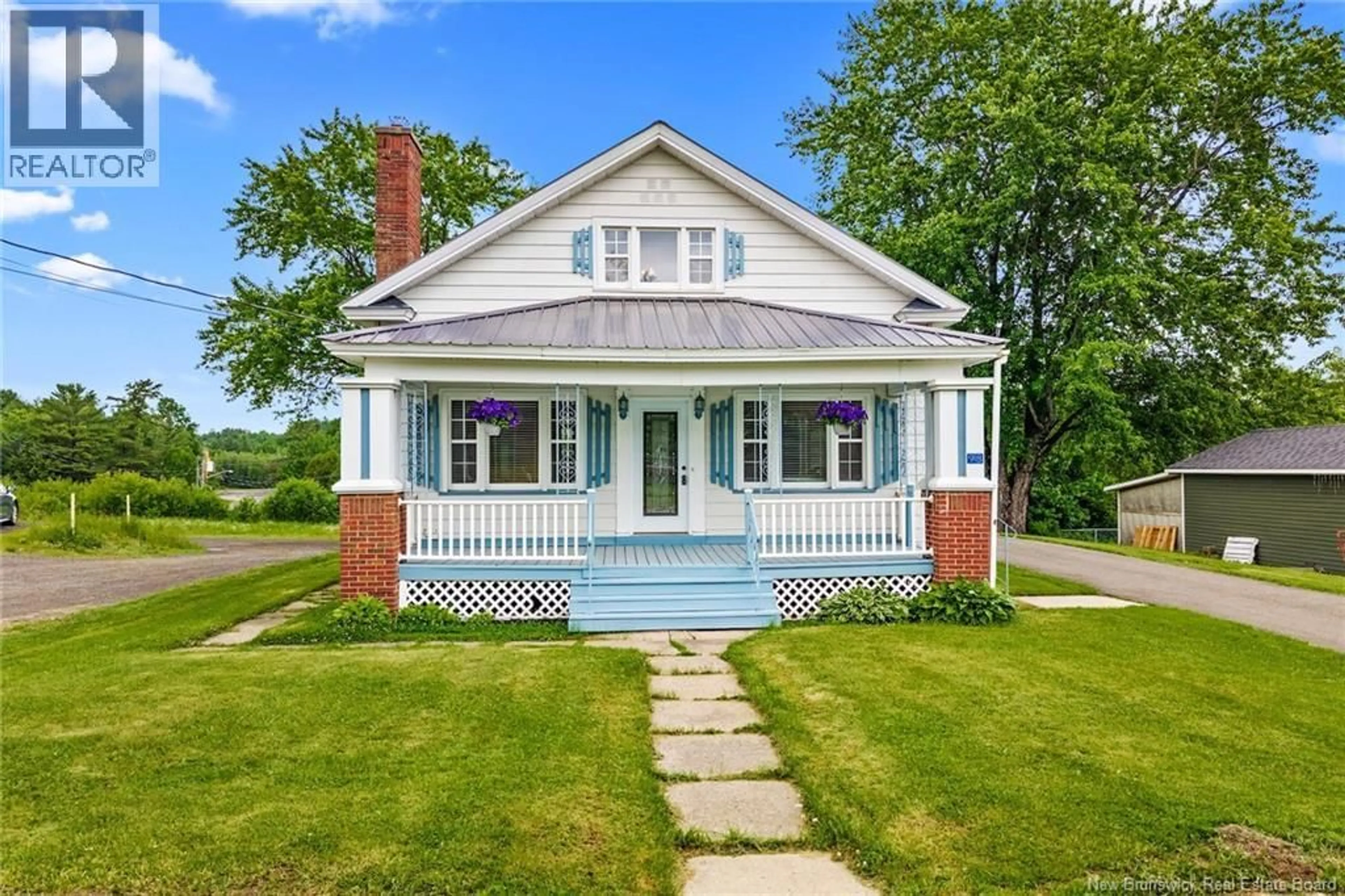 Home with brick exterior material, building for 98 MAIN STREET, Minto New Brunswick E4B3M2