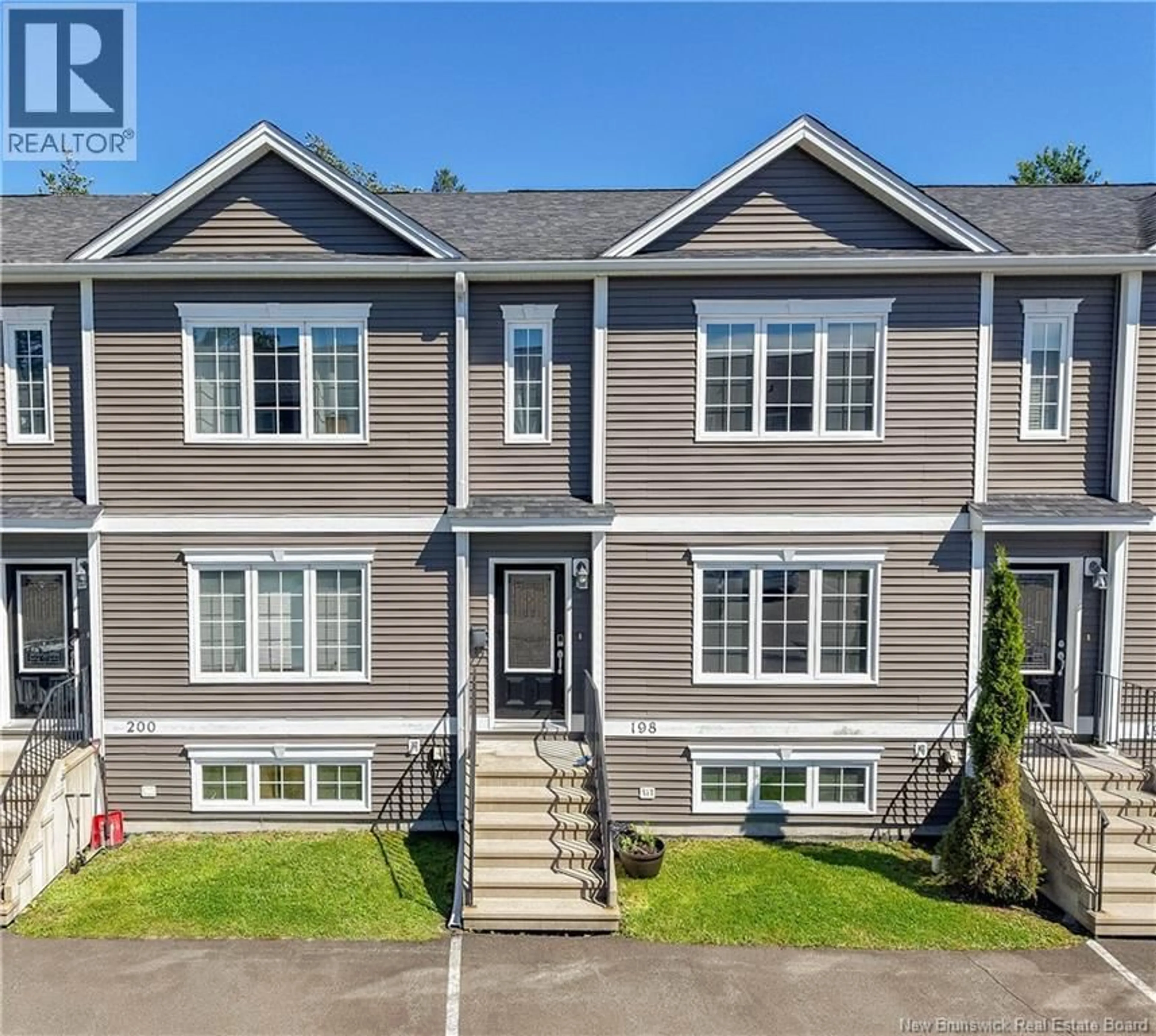 A pic from outside/outdoor area/front of a property/back of a property/a pic from drone, street for 198 JAMES STREET, Fredericton New Brunswick E3G0N8