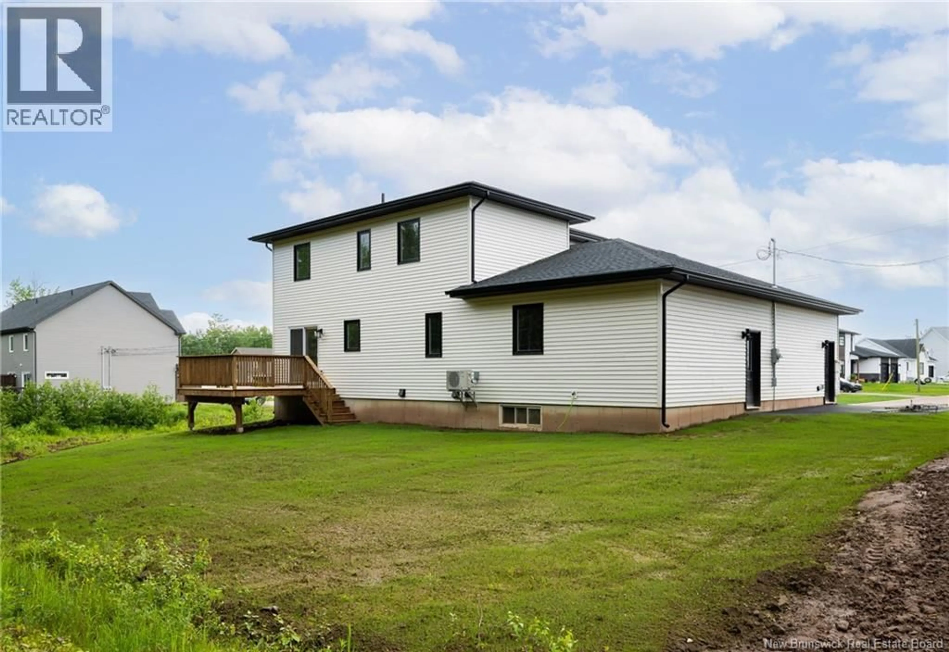 Home with vinyl exterior material, building for 198 RIPPLEWOOD, Moncton New Brunswick E1A2A7