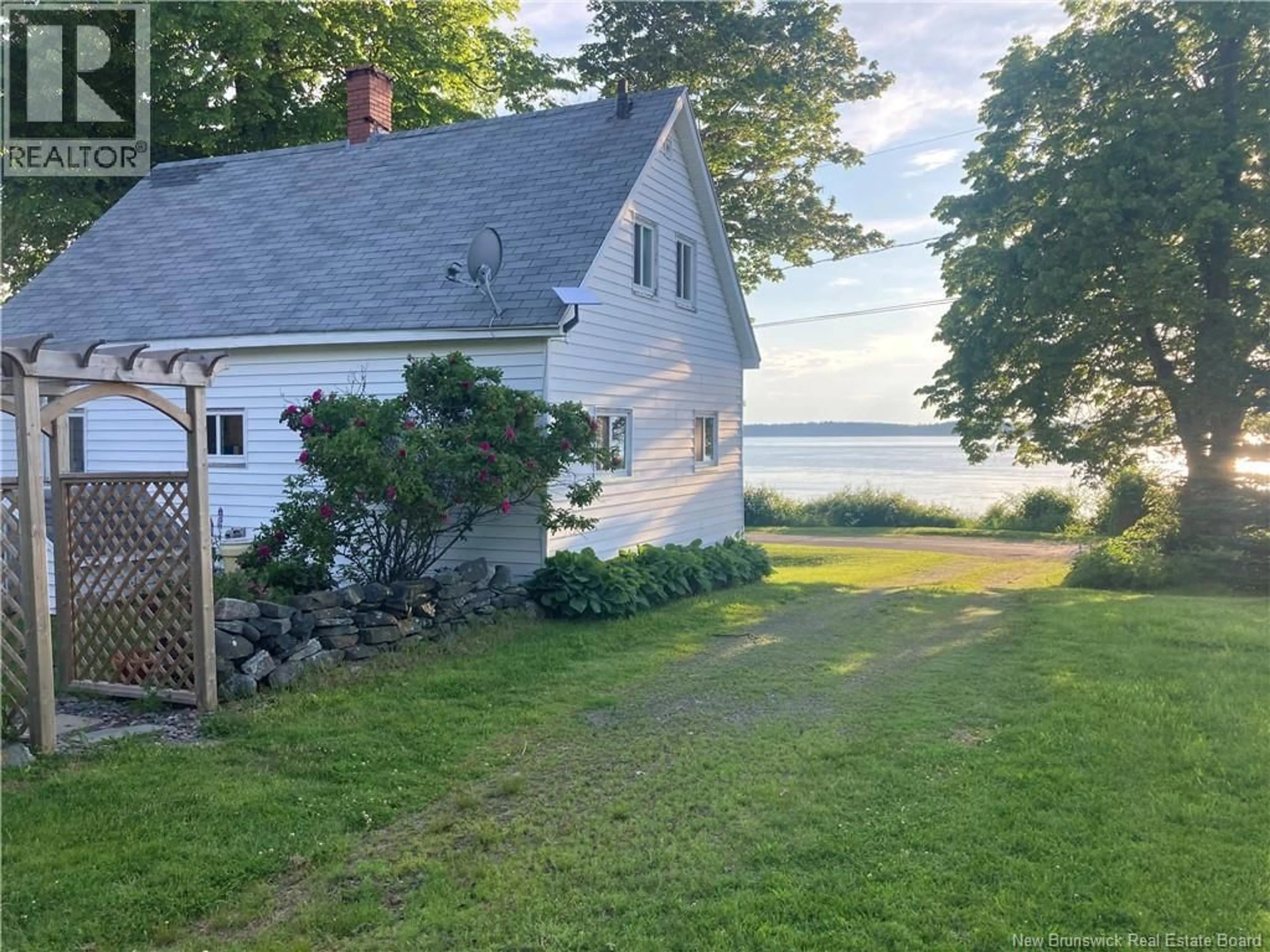 A pic from outside/outdoor area/front of a property/back of a property/a pic from drone, water/lake/river/ocean view for 39 COOKS POINT ROAD, Wilsons Beach New Brunswick E5E1V4