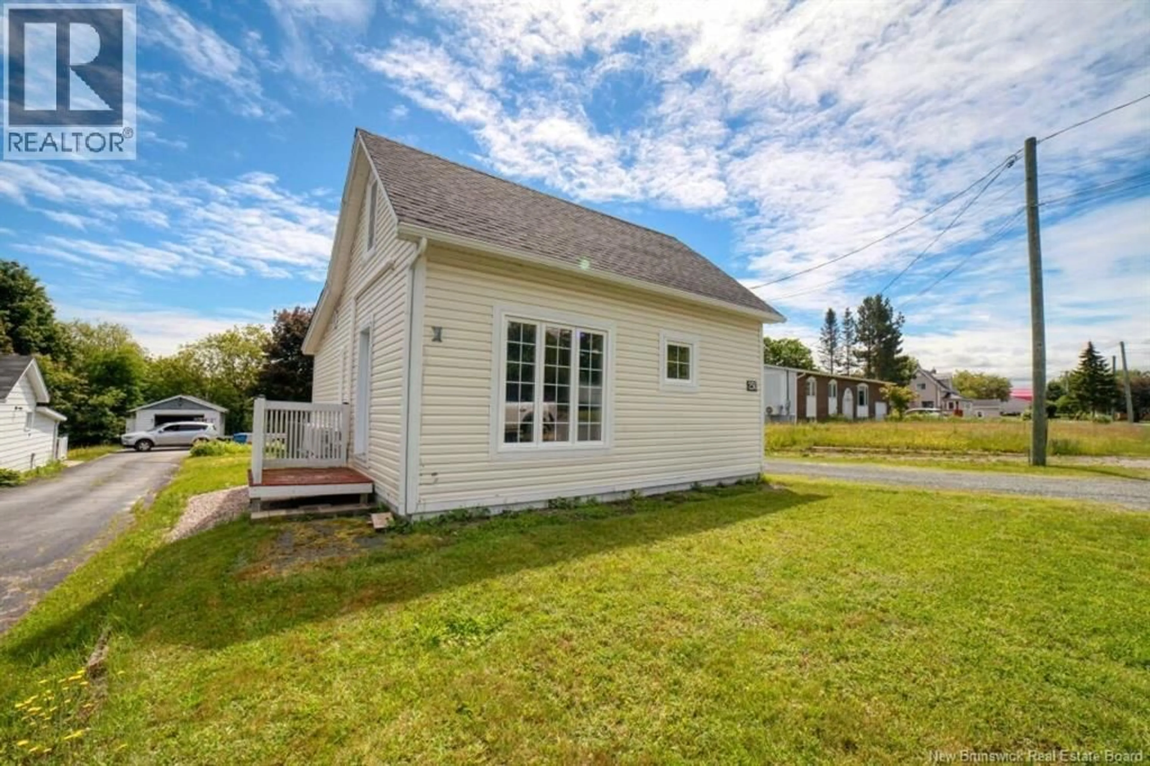 Home with vinyl exterior material, unknown for 250 RAYMOND, Bathurst New Brunswick E2A2V9