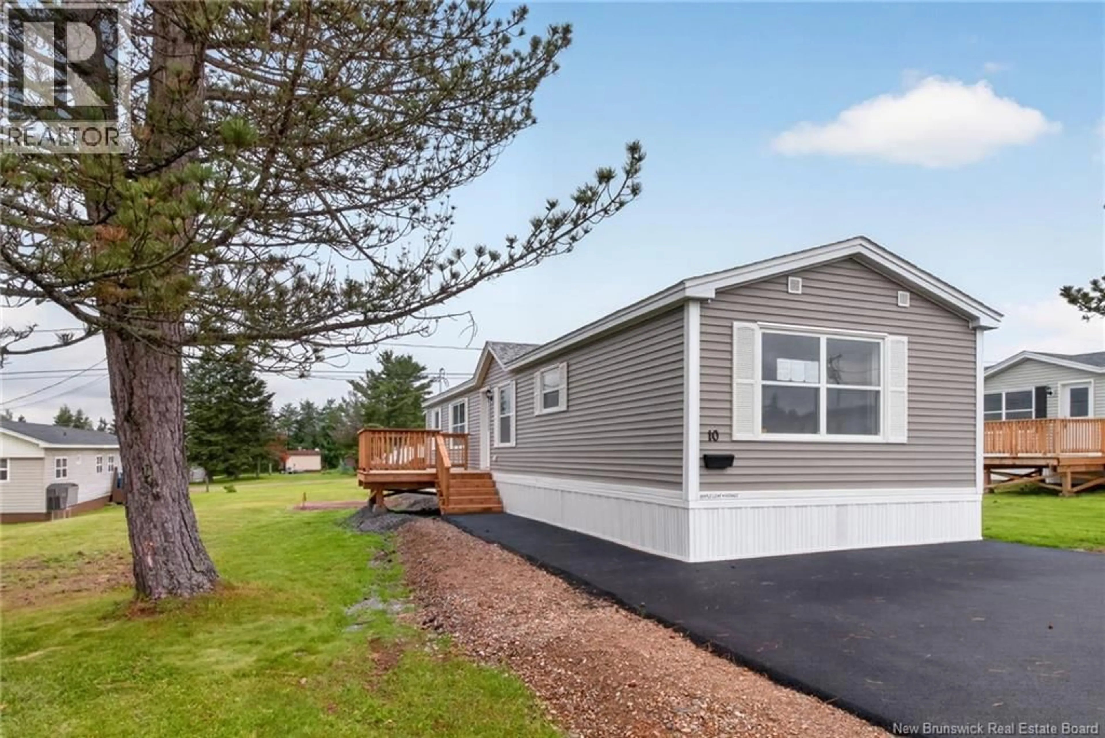 Home with vinyl exterior material, unknown for 10 LINDA LANE, Moncton New Brunswick E1E3T8