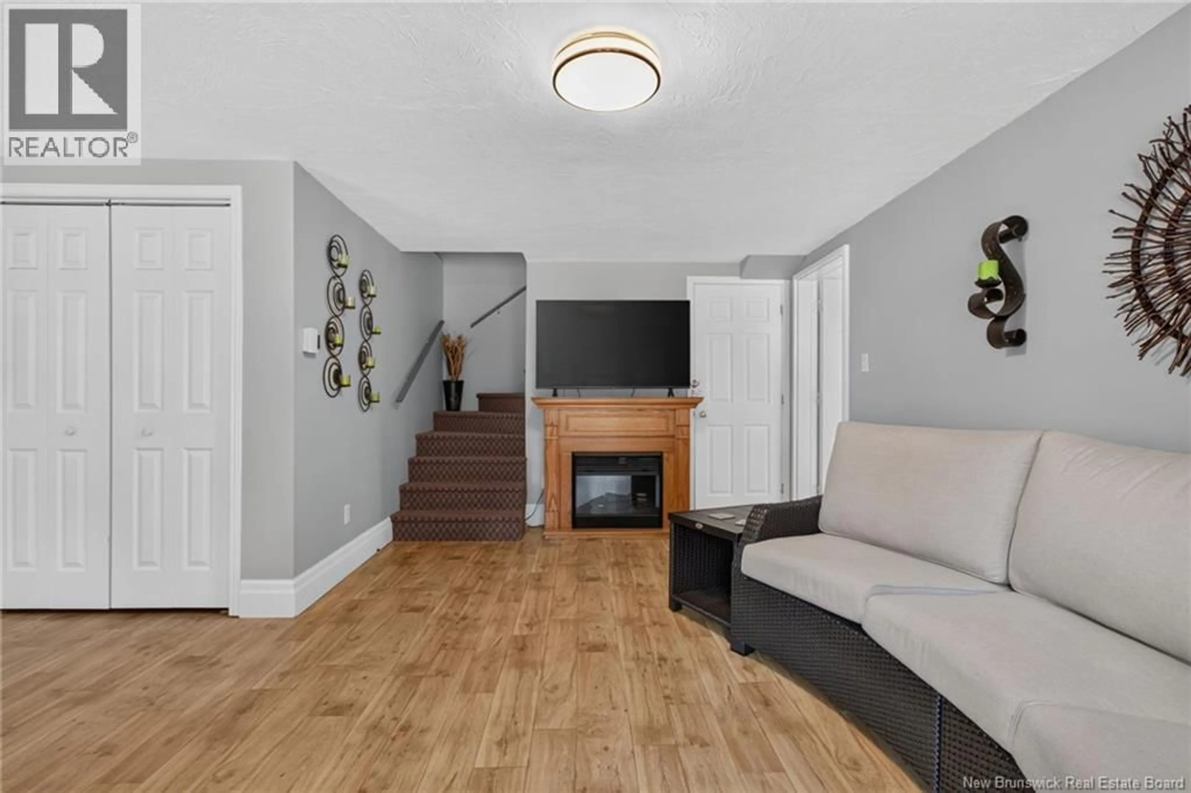 Living room with furniture, wood/laminate floor for 417 WEDGEWOOD AVENUE, Riverview New Brunswick E1B2E5