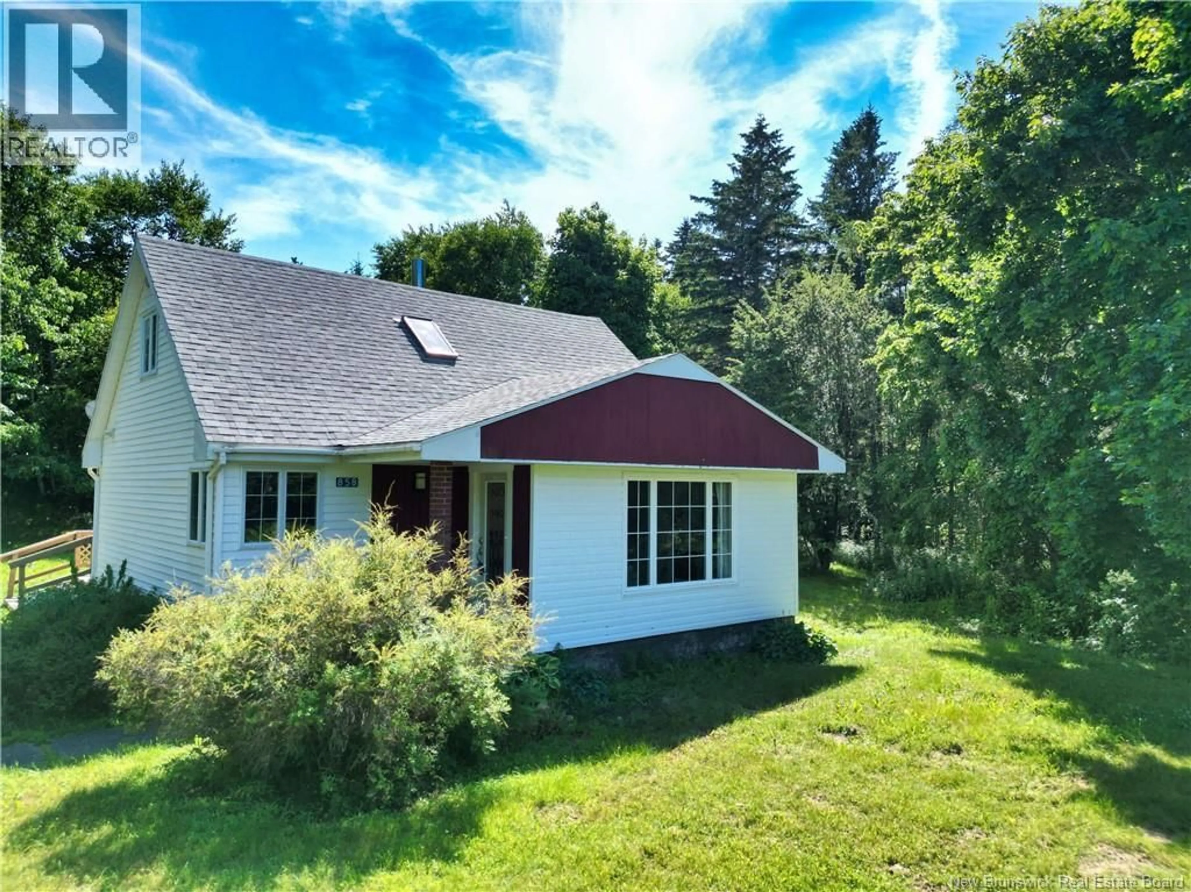 A pic from outside/outdoor area/front of a property/back of a property/a pic from drone, unknown for 858 ROUTE 774, Campobello Island New Brunswick E5E1A6