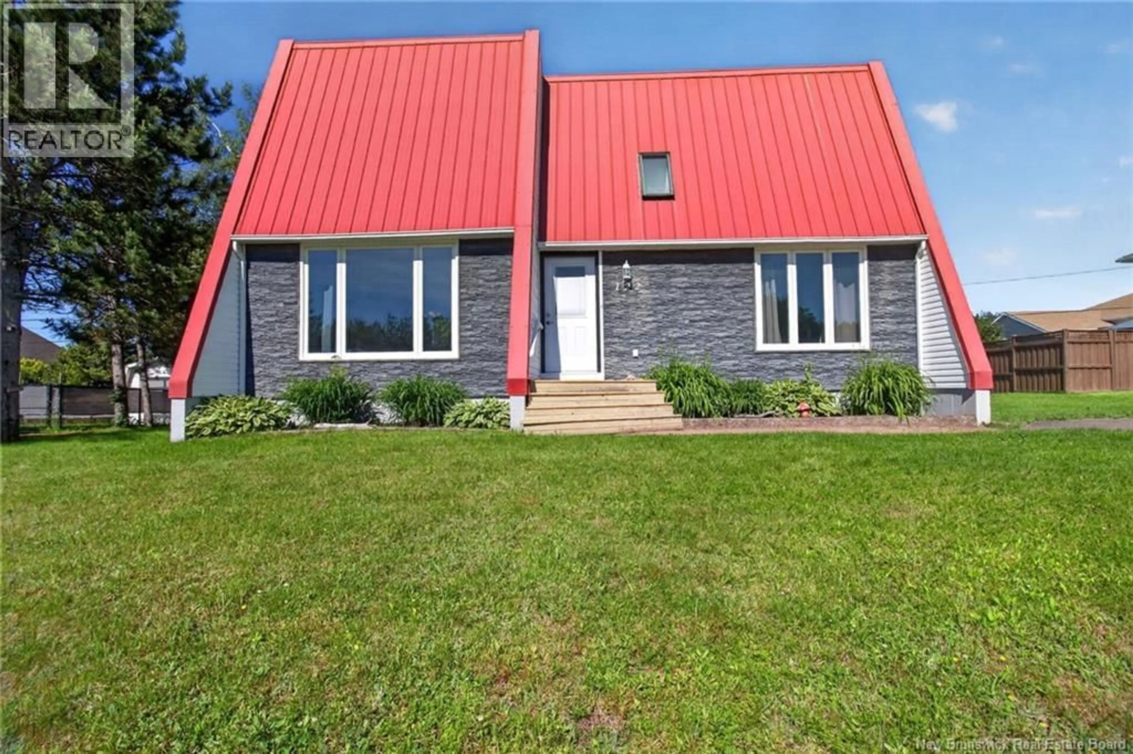 Home with vinyl exterior material, building for 122 ALPHONSE ST, Shediac New Brunswick E4P1E1