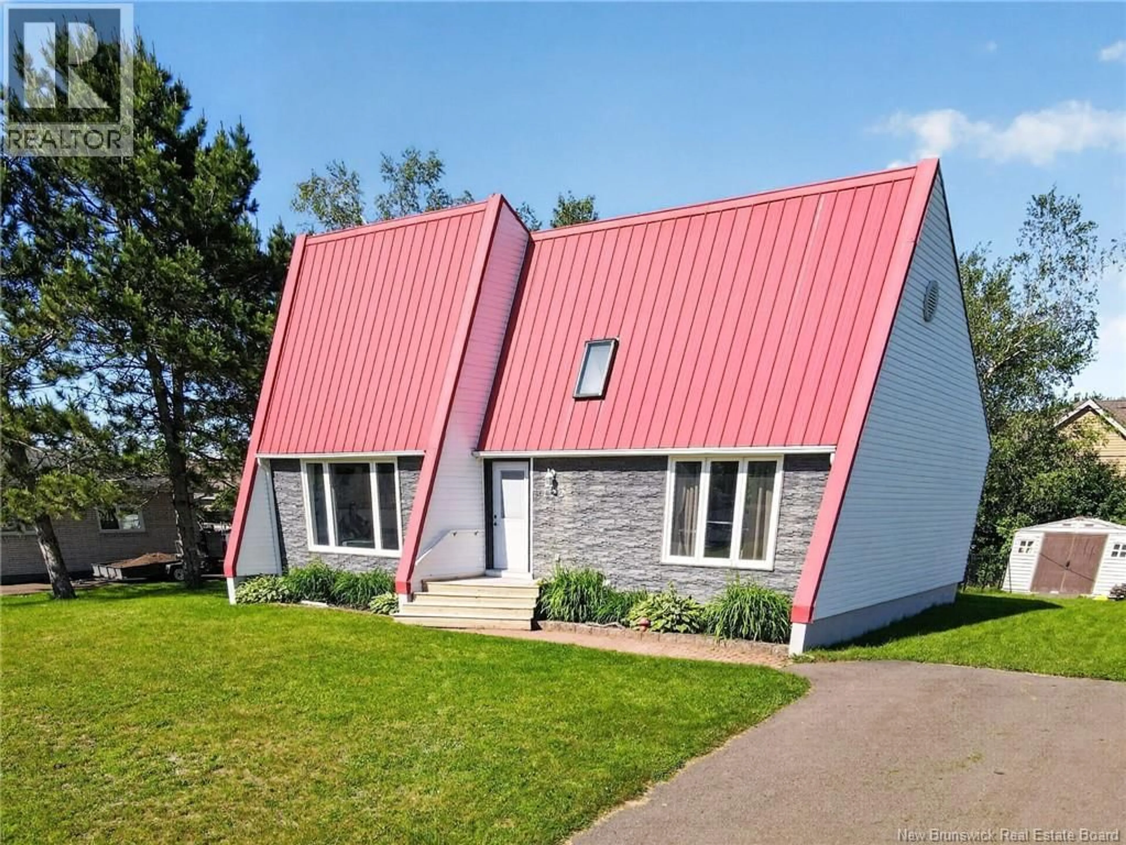 Home with vinyl exterior material, building for 122 ALPHONSE ST, Shediac New Brunswick E4P1E1