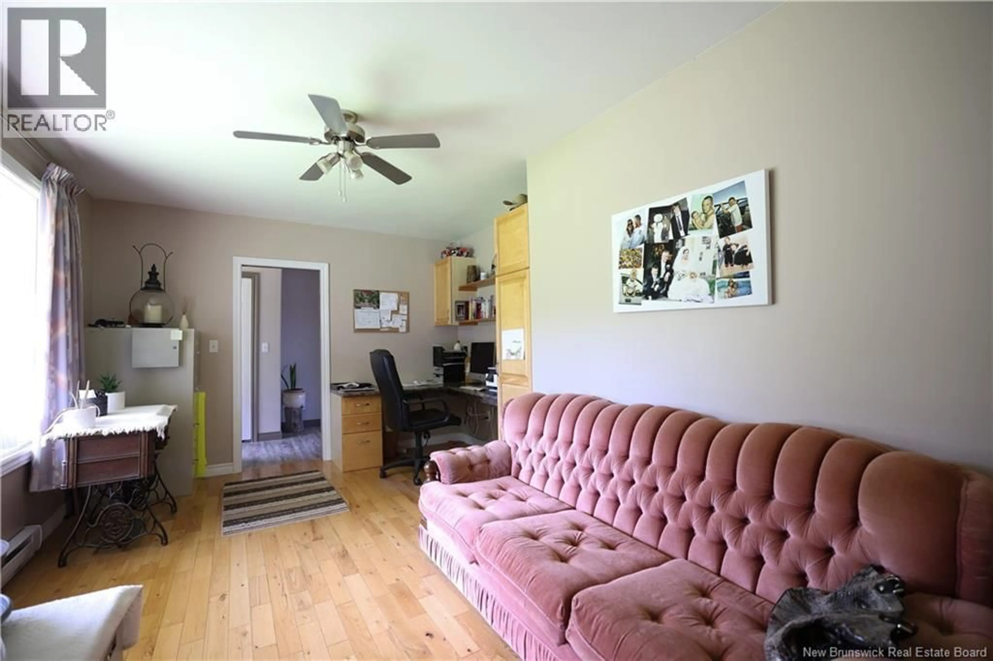 Living room with furniture, wood/laminate floor for 6249 ROUTE 105, Waterborough New Brunswick E4C2Y5