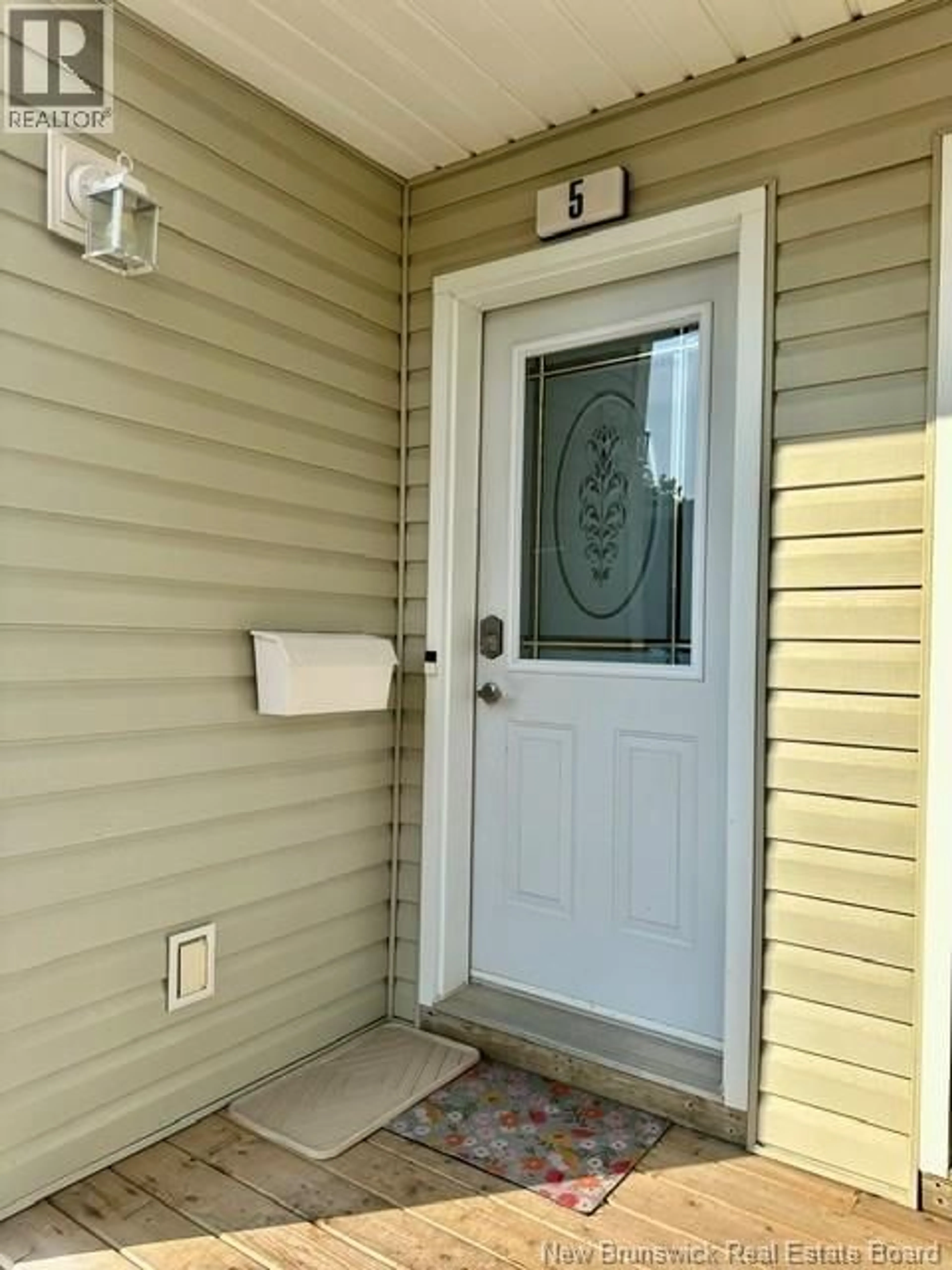 Indoor entryway for 5 - 20 DAMIEN, Dieppe New Brunswick E1A7S9